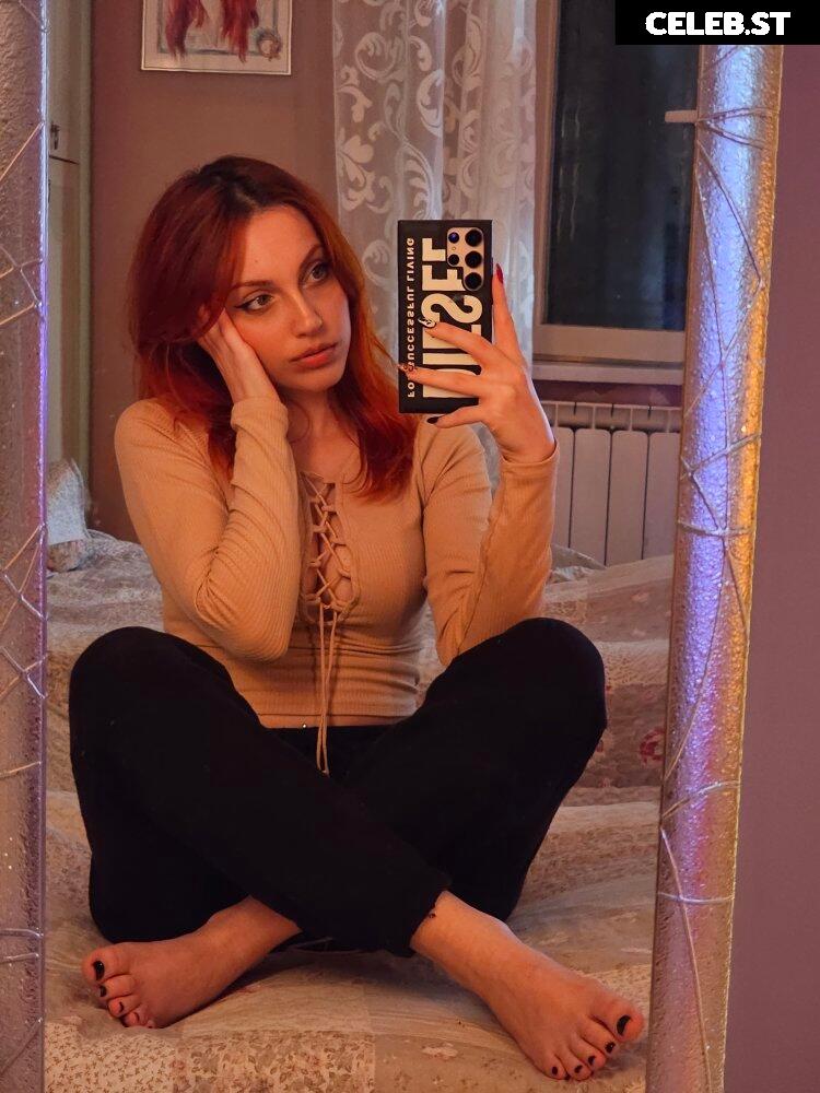 Mona Schon (Italian Streamer) Image 11888665