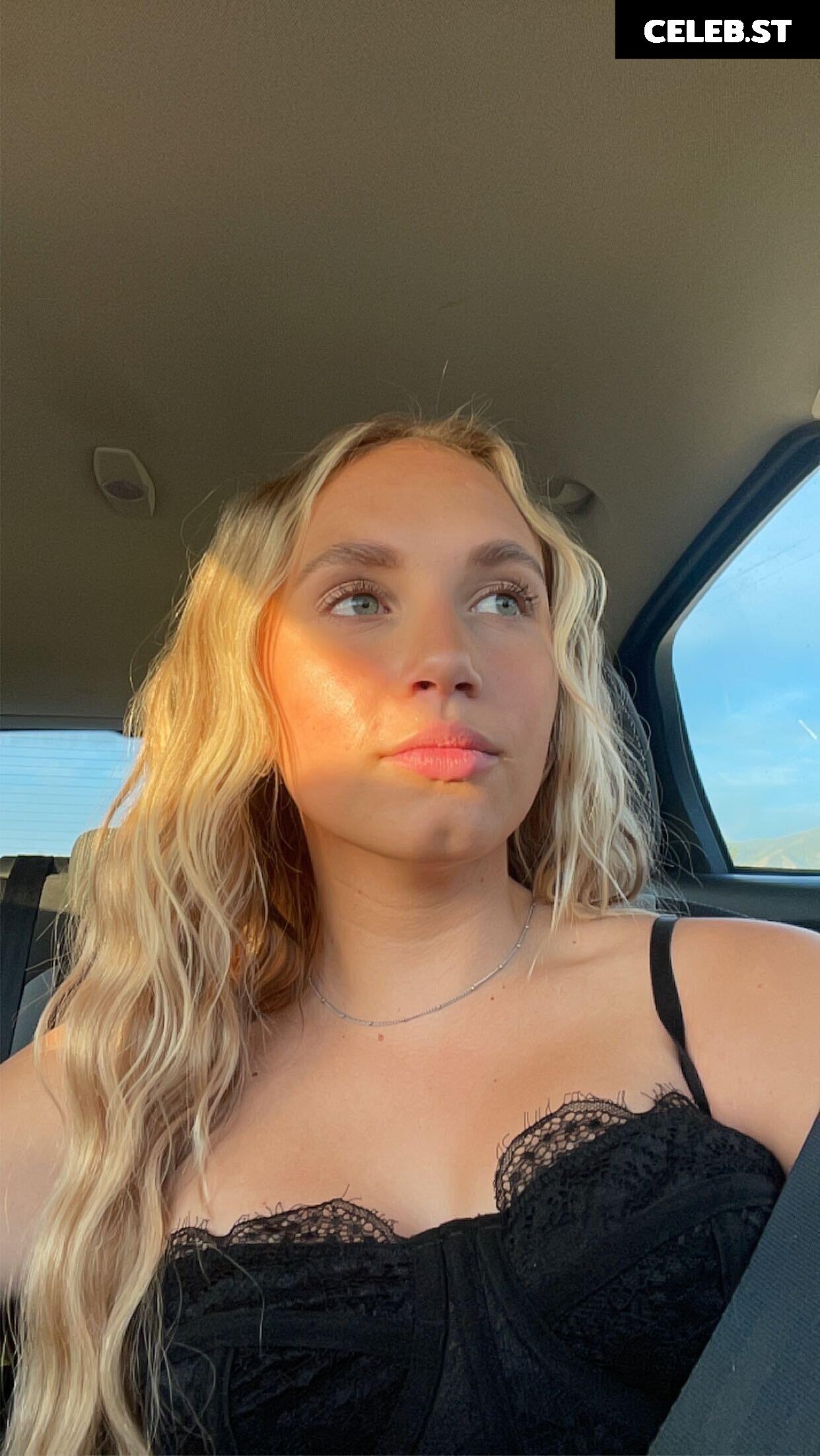 Giraffeok6254, Giraffe2222222, Izzy Summers Image 11886179