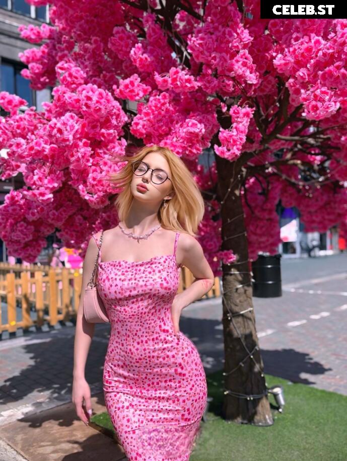 Darkimoona / lolipopzzzi / vladasoft Image 11880857