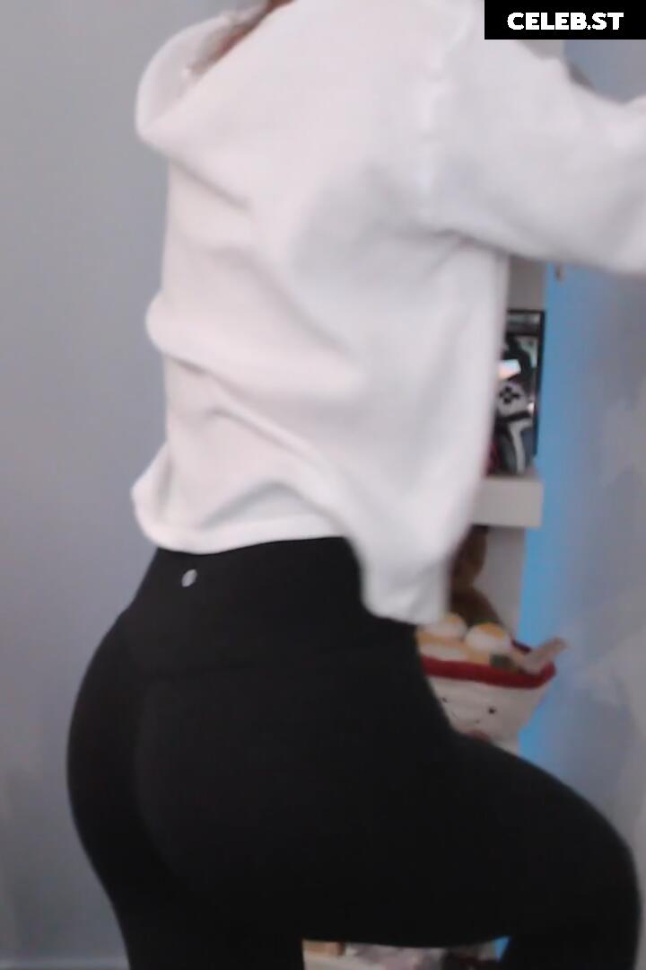 Sakura Shymko / sakurashymko Image 11889358