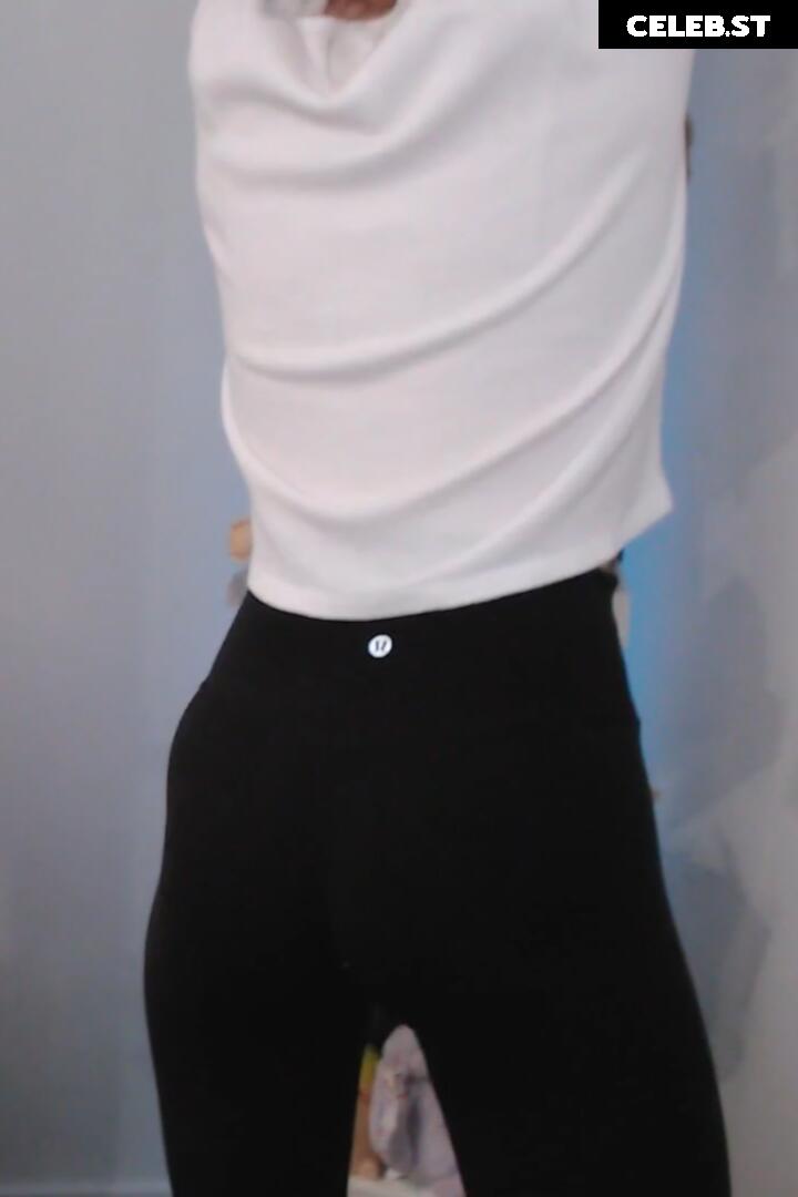 Sakura Shymko / sakurashymko Image 11889376