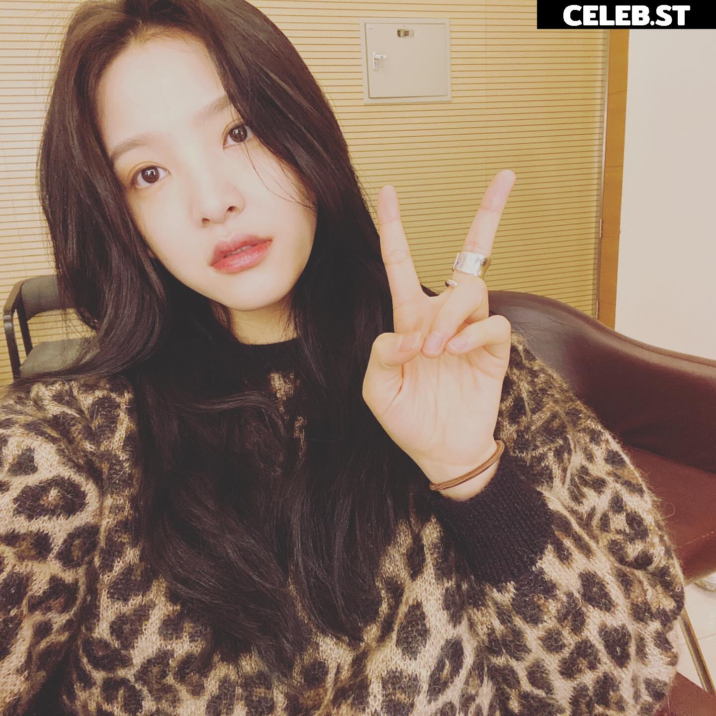 Zhang Ruonan  章若楠 Image 11770150