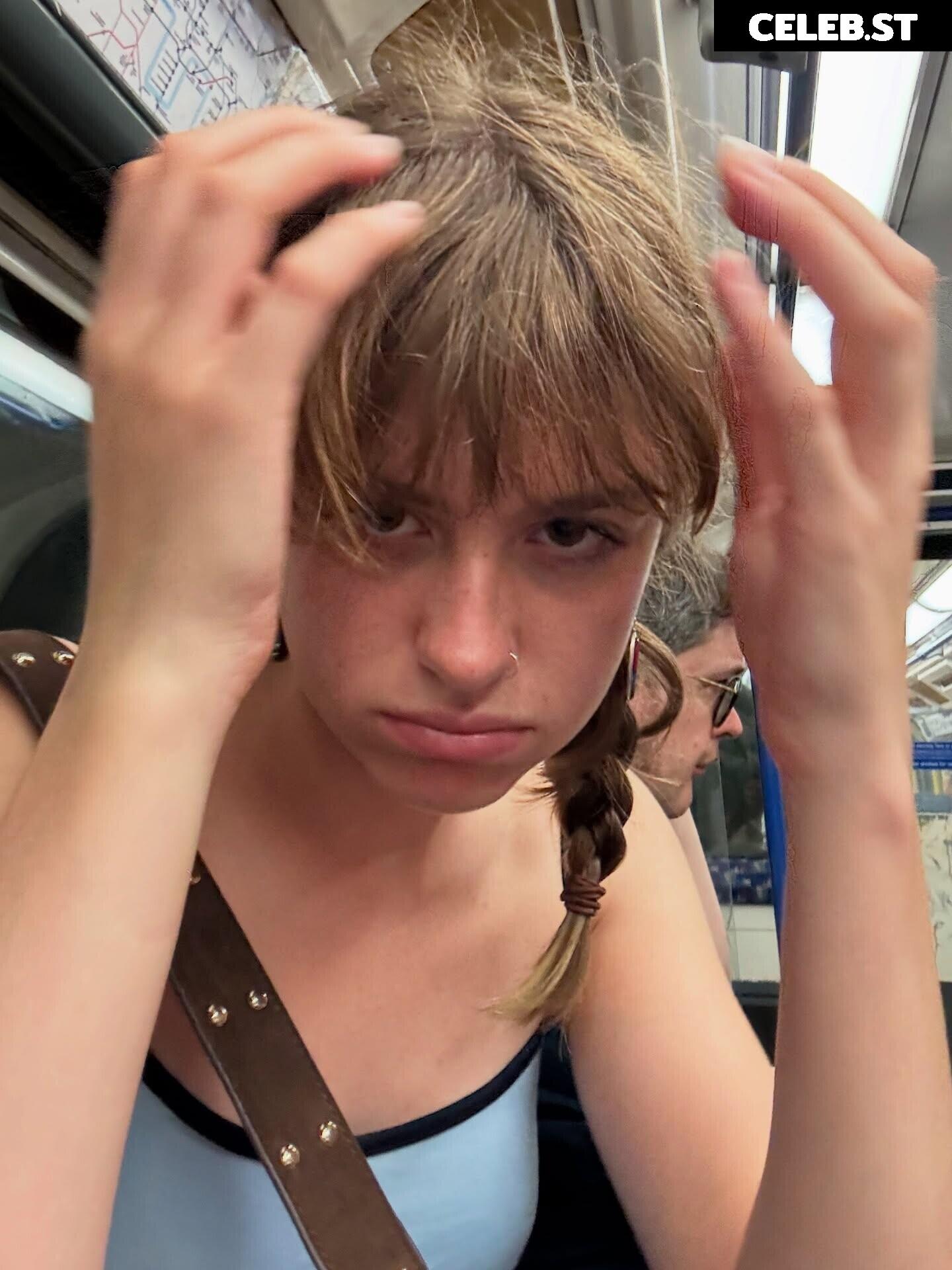 Chloe Slater - Indie Musician Image 11726210
