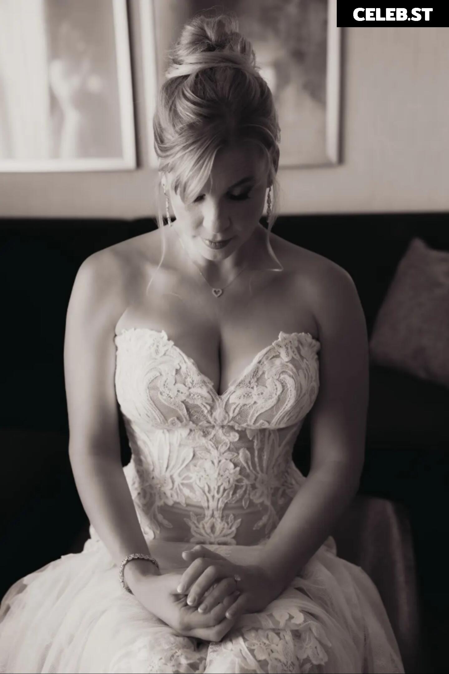 Ellie in Space / esherifftv Image 11726236