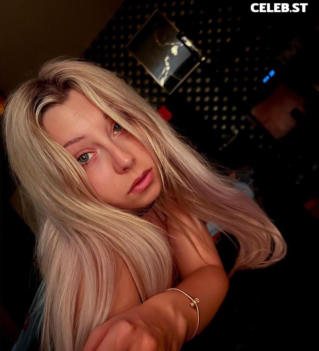 JenNyan Image 1162138