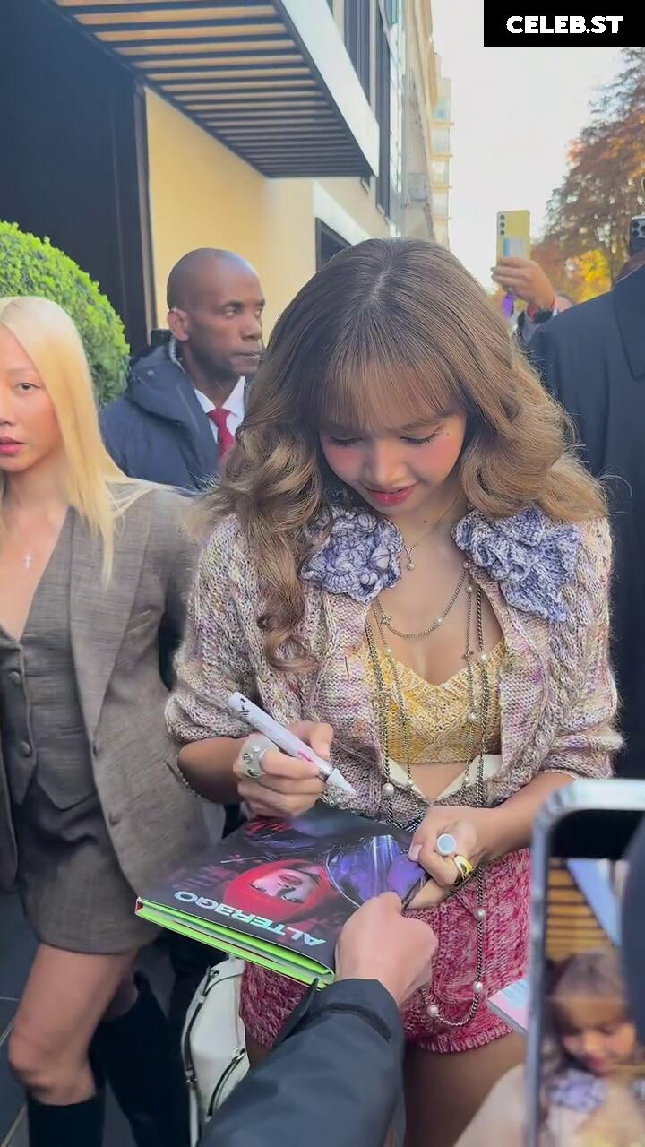 Lisa | BLΛƆKPIИK (Blackpink) Image 11555235