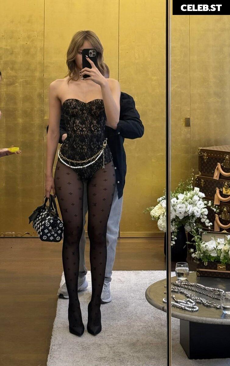 Lisa | BLΛƆKPIИK (Blackpink) Image 11555272