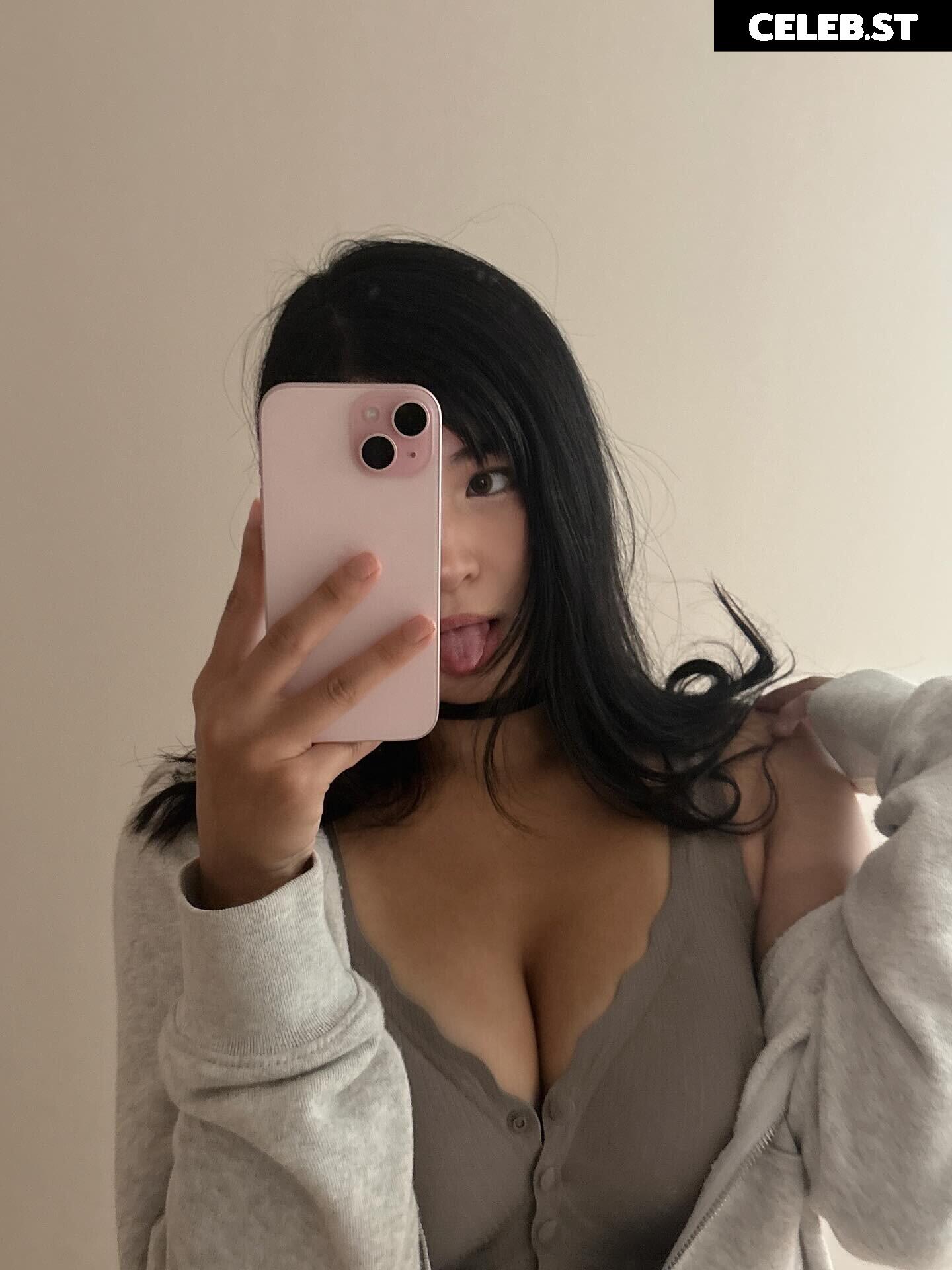 Karenxtran/Strawberry.bunni Image 11537290