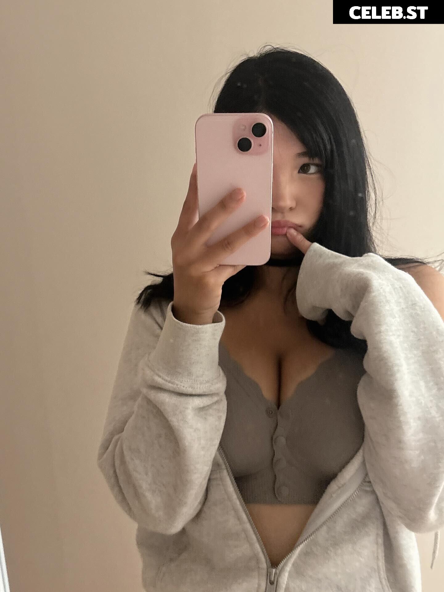 Karenxtran/Strawberry.bunni Image 11537288