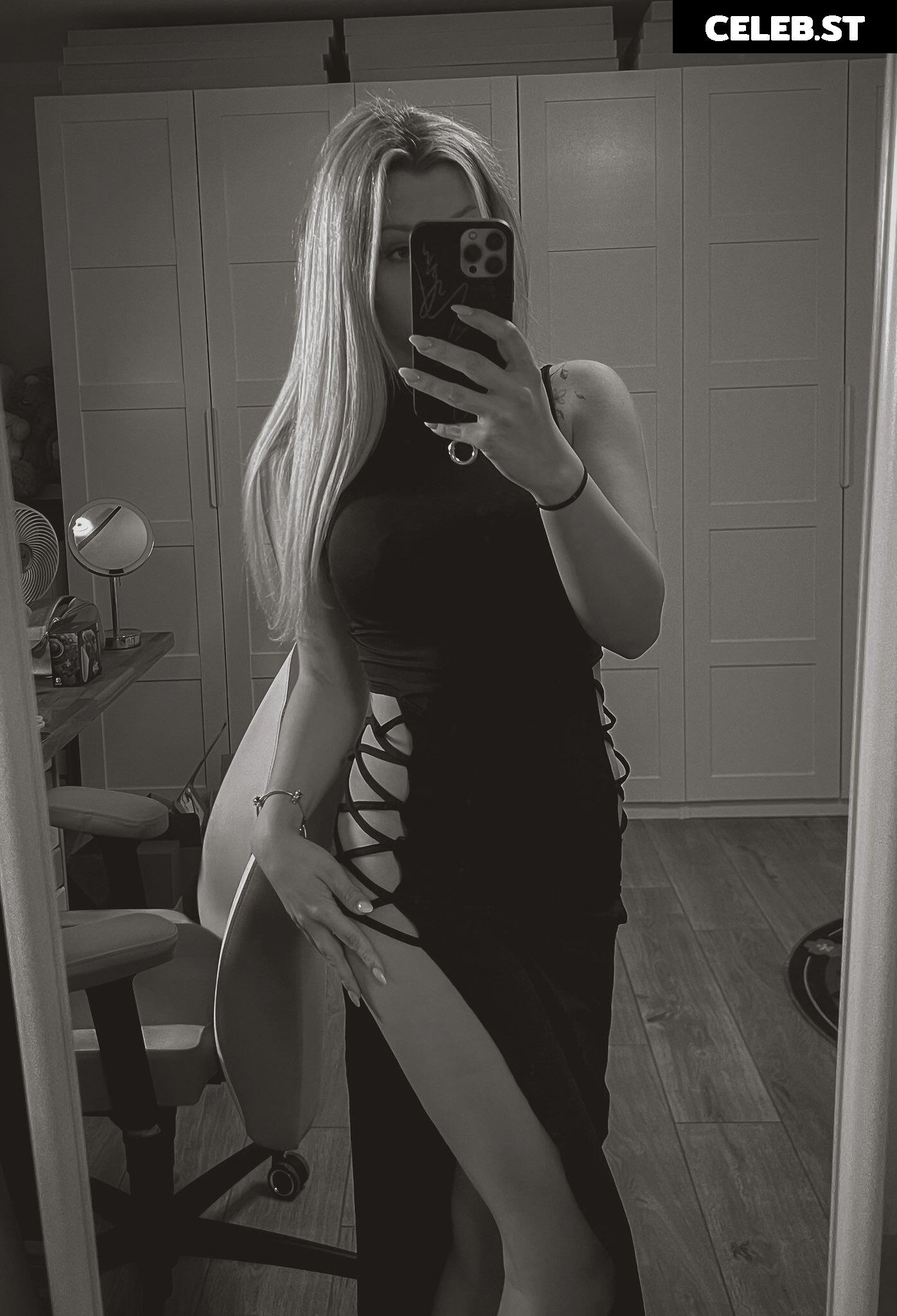 JenNyan Image 1159549