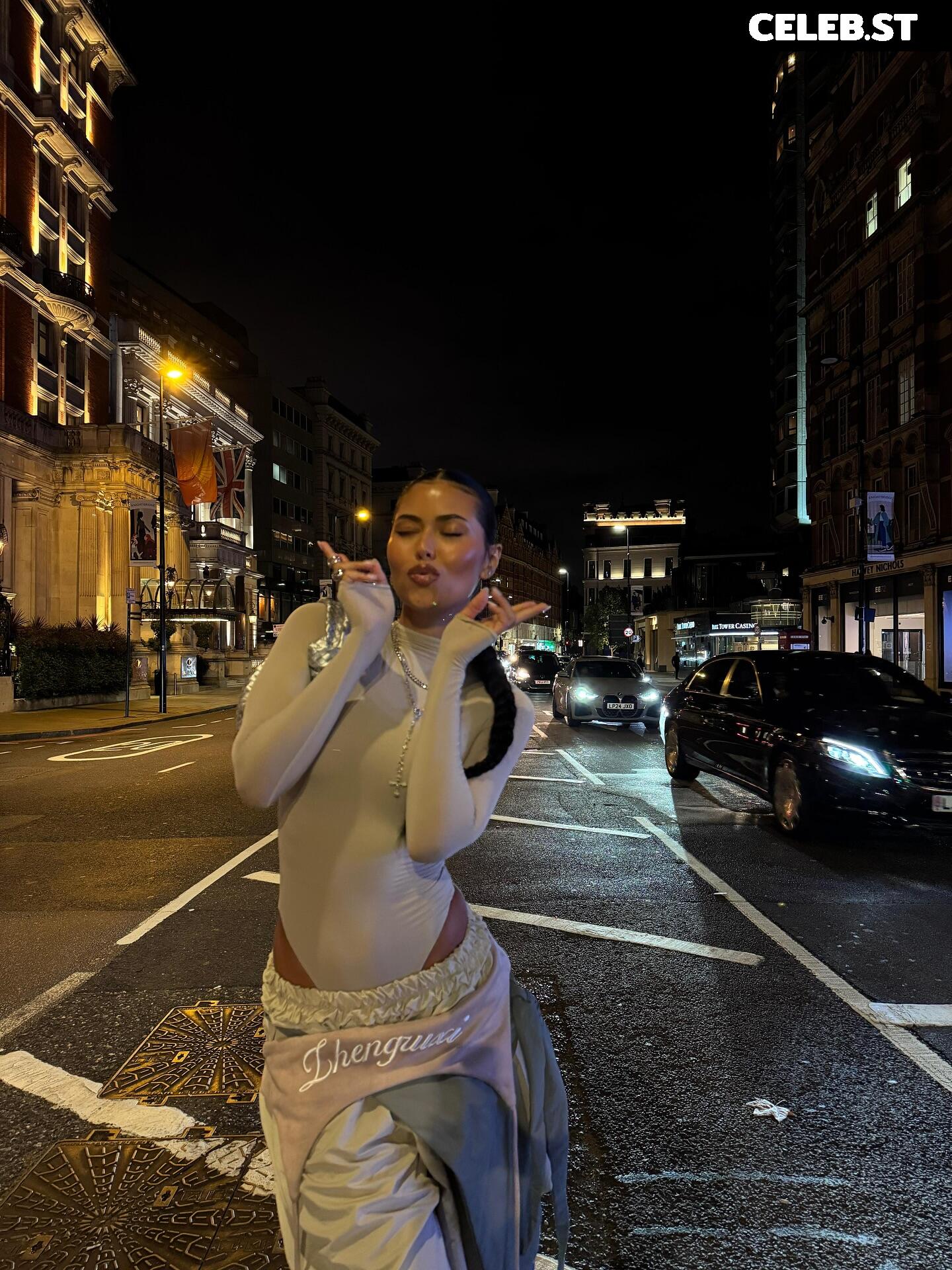 Florence Mueller aka flomoneyy Image 11597173