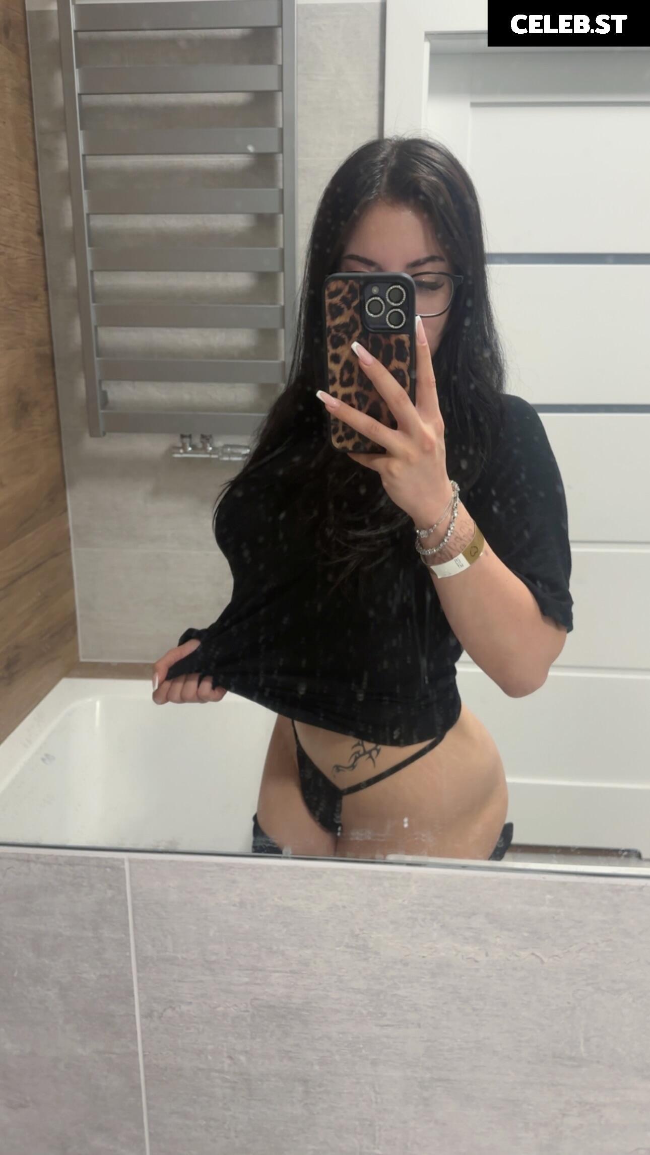 Sudemwah / Sude Akar / sudemwah0 / sudwnpai Image 11588997