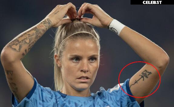 Female football/soccer players Image 11585997
