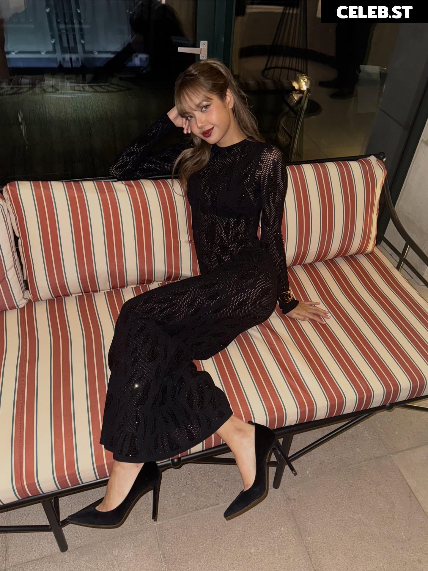 Lisa | BLΛƆKPIИK (Blackpink) Image 11585945