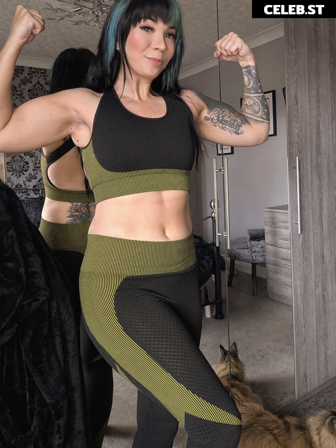 Chloe Drinkwater (Skarlett Riot Singer) Image 11585805