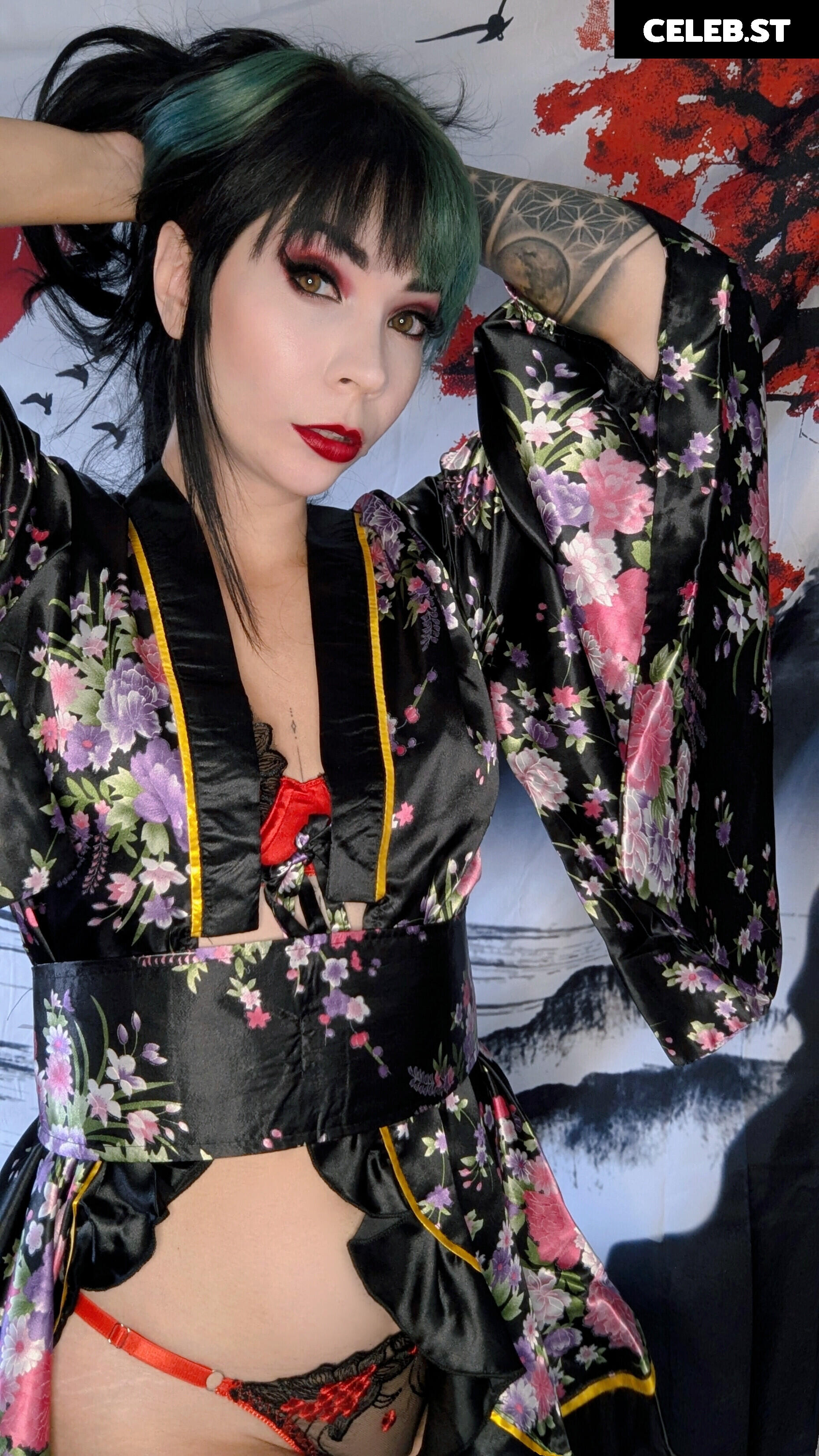 Chloe Drinkwater (Skarlett Riot Singer) Image 11585838