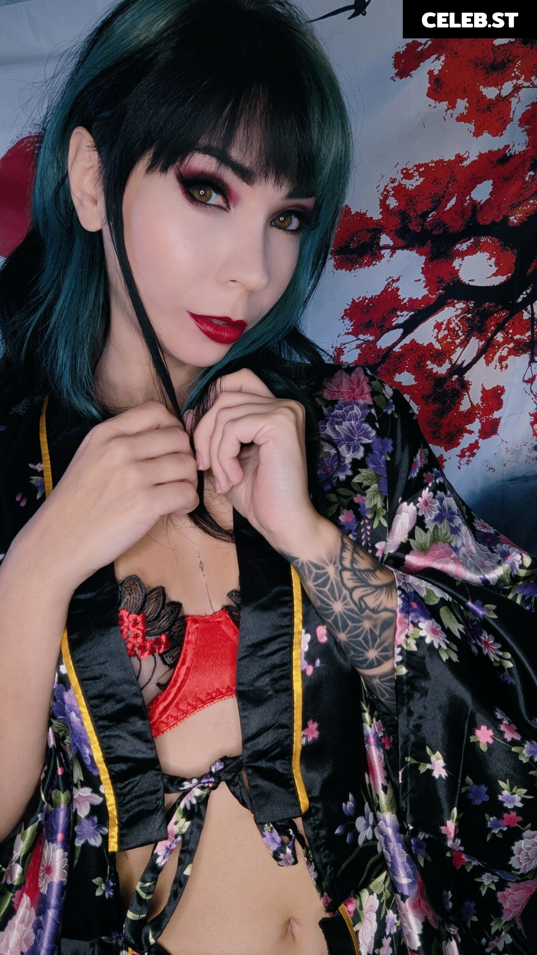 Chloe Drinkwater (Skarlett Riot Singer) Image 11585840