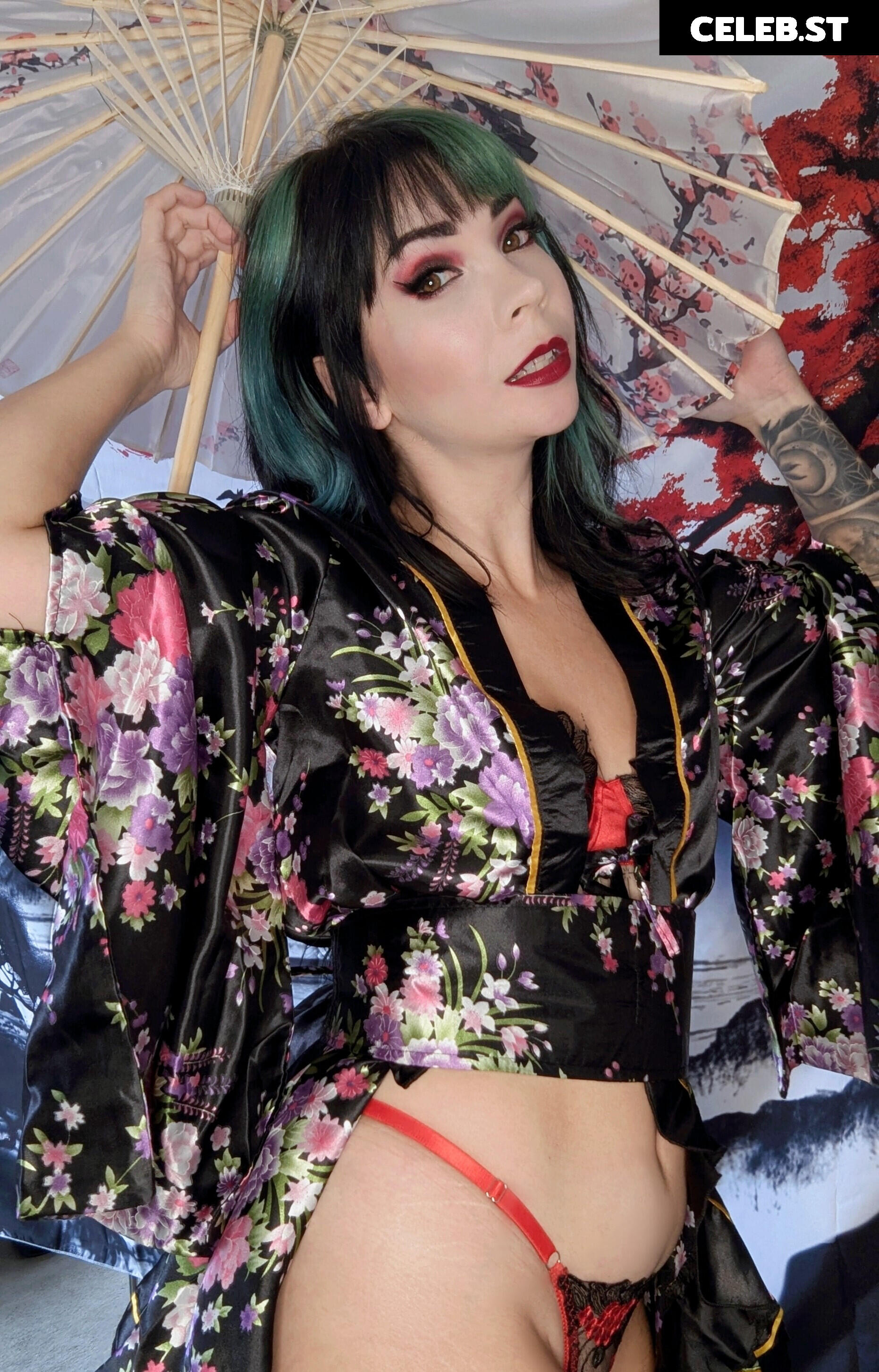 Chloe Drinkwater (Skarlett Riot Singer) Image 11585846