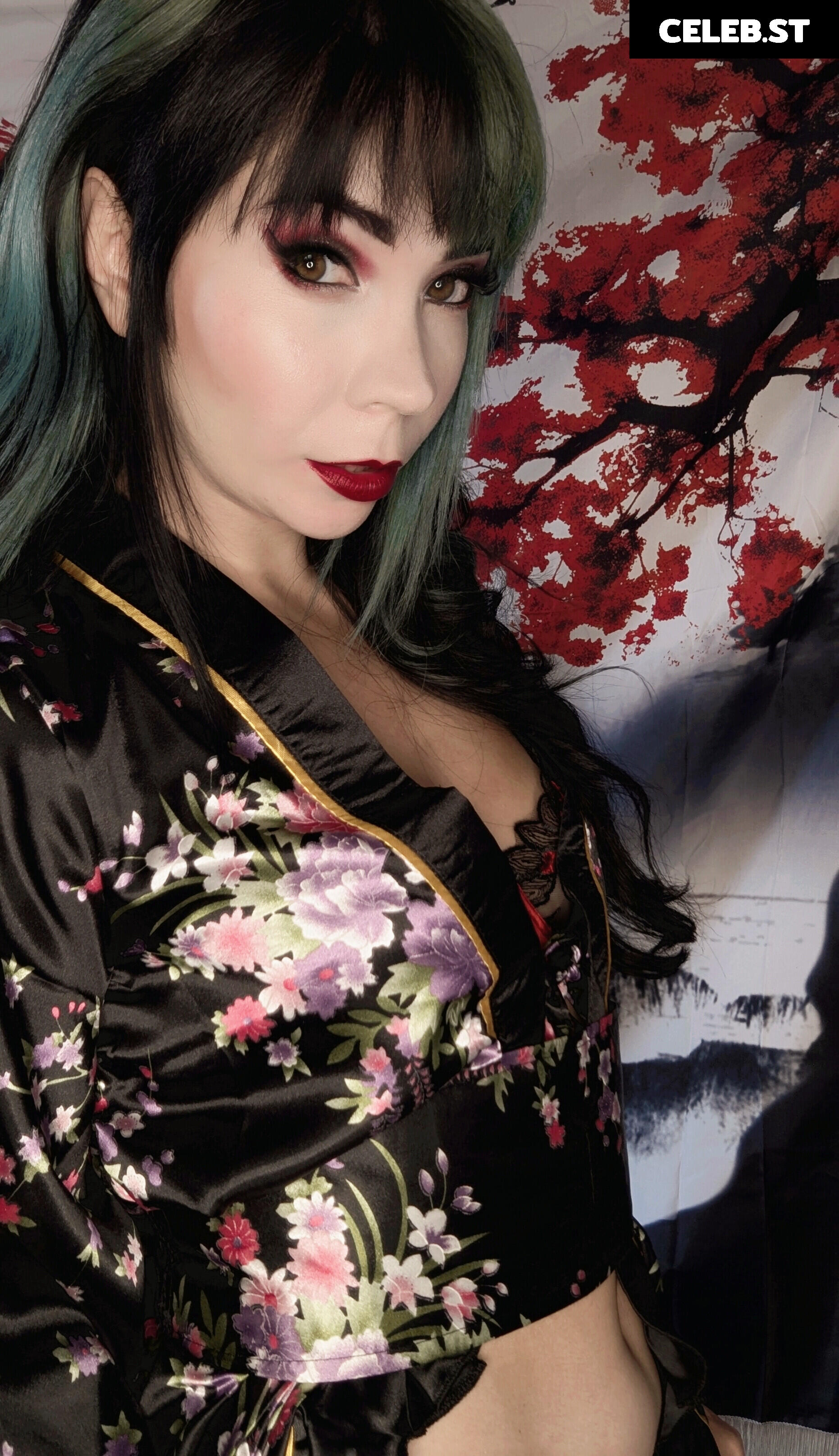 Chloe Drinkwater (Skarlett Riot Singer) Image 11585848