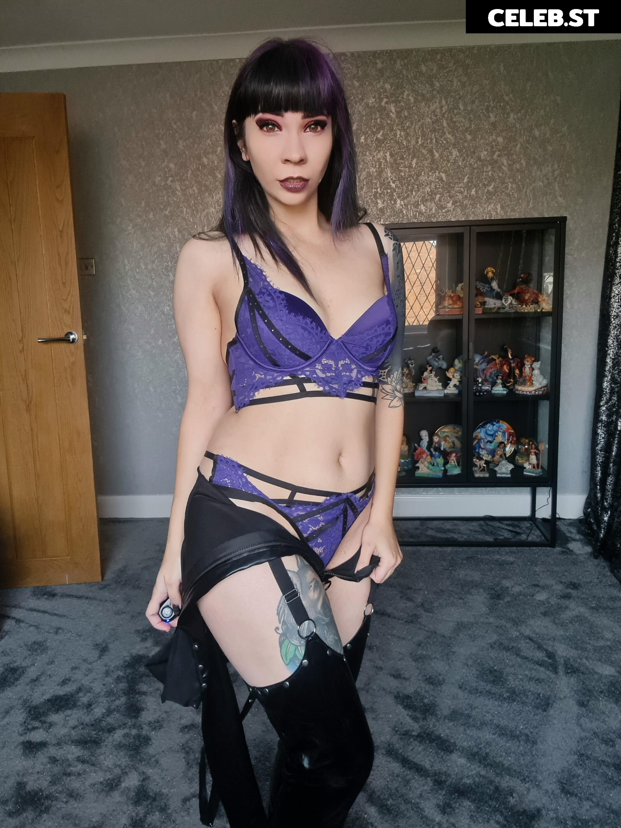 Chloe Drinkwater (Skarlett Riot Singer) Image 11585737