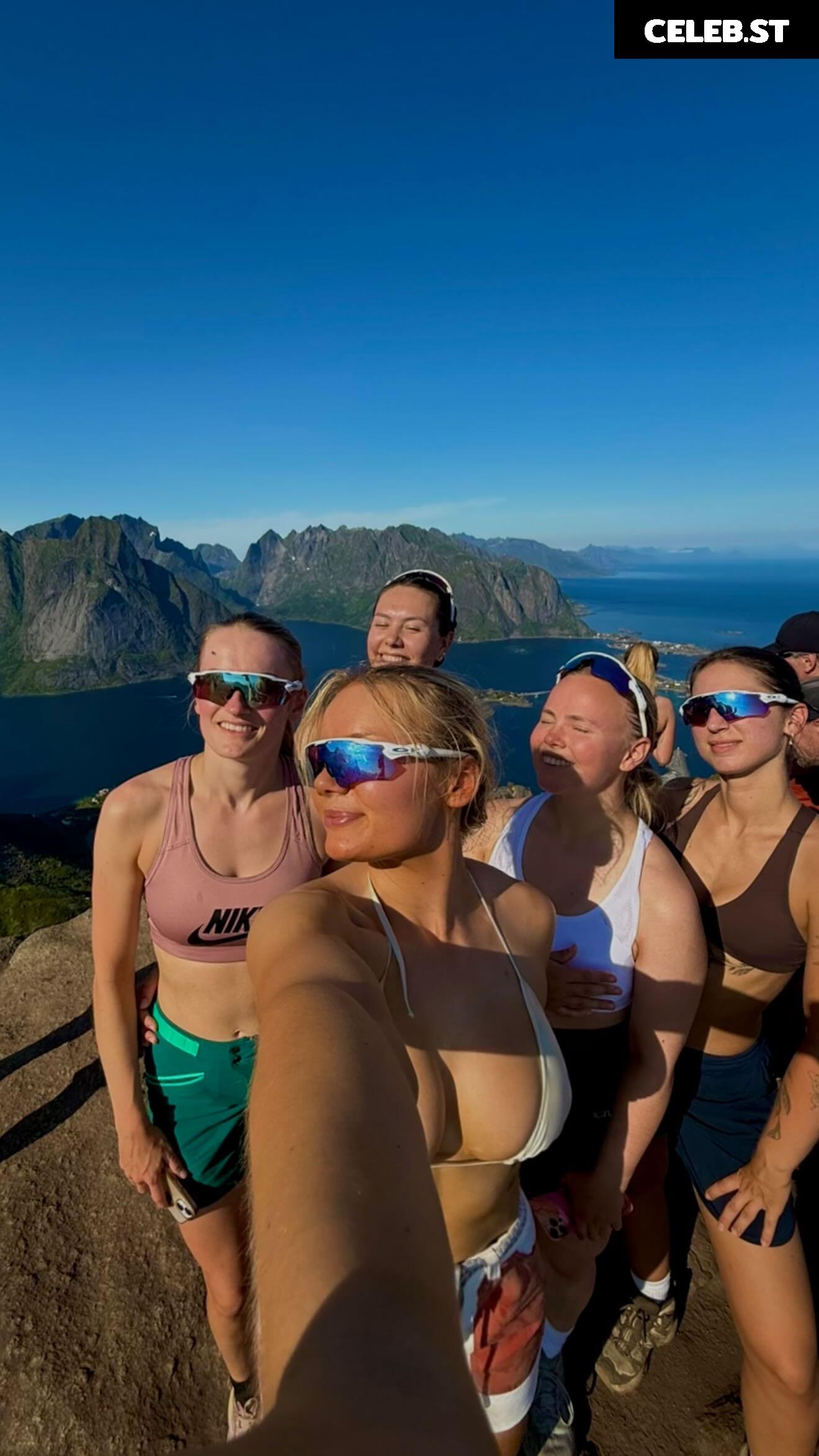 heleneelises/ Helene Elise Strom/ helenees Image 11584010