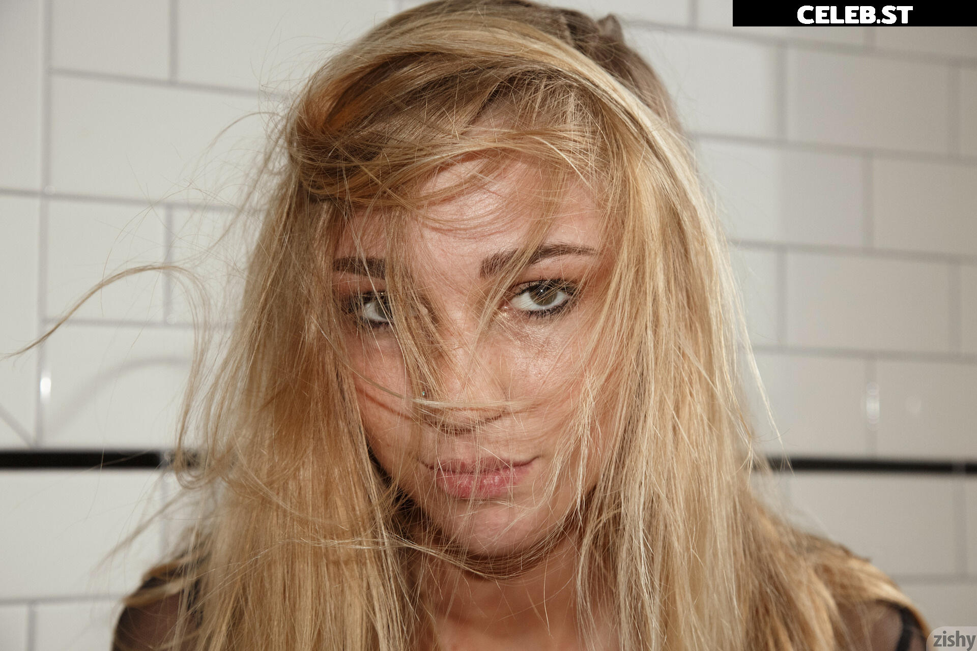 Kendra Sunderland Image 1158094