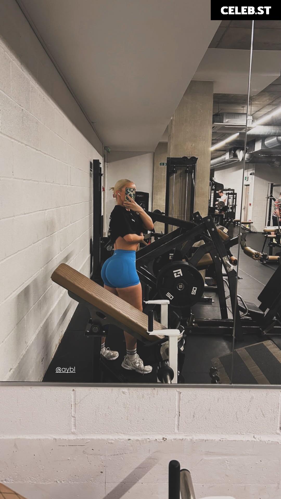 Lucy Newcombe (lucynukes, lucynukesfit) Image 11405676