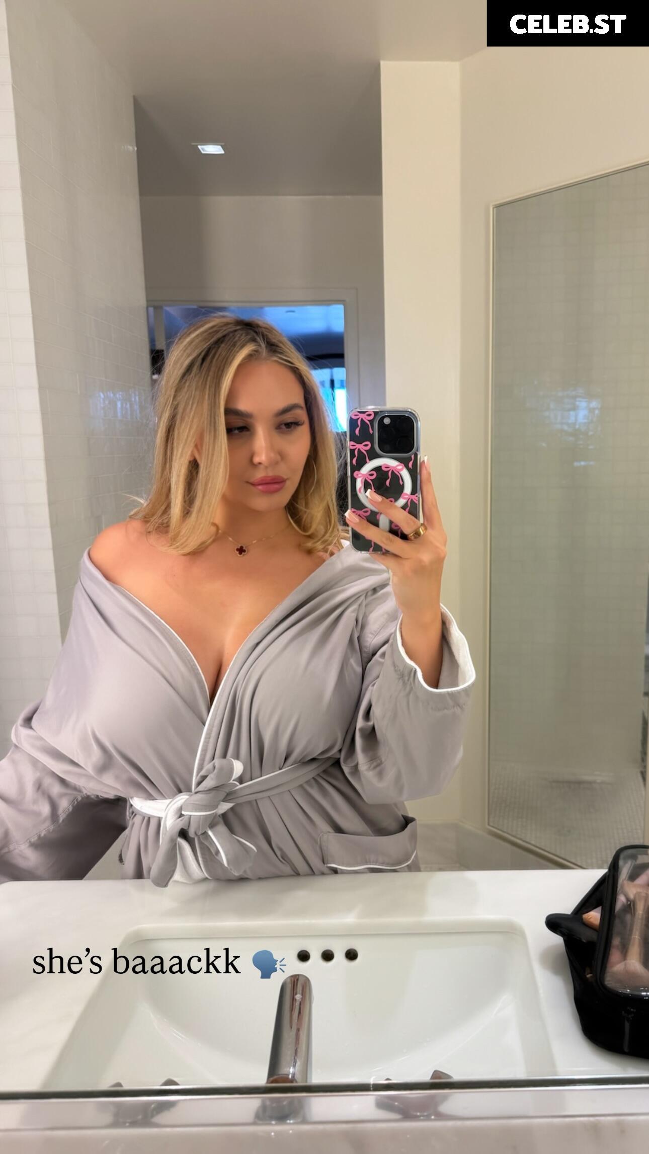Stella Hudgens (Vanessa's Sister) Image 11406390