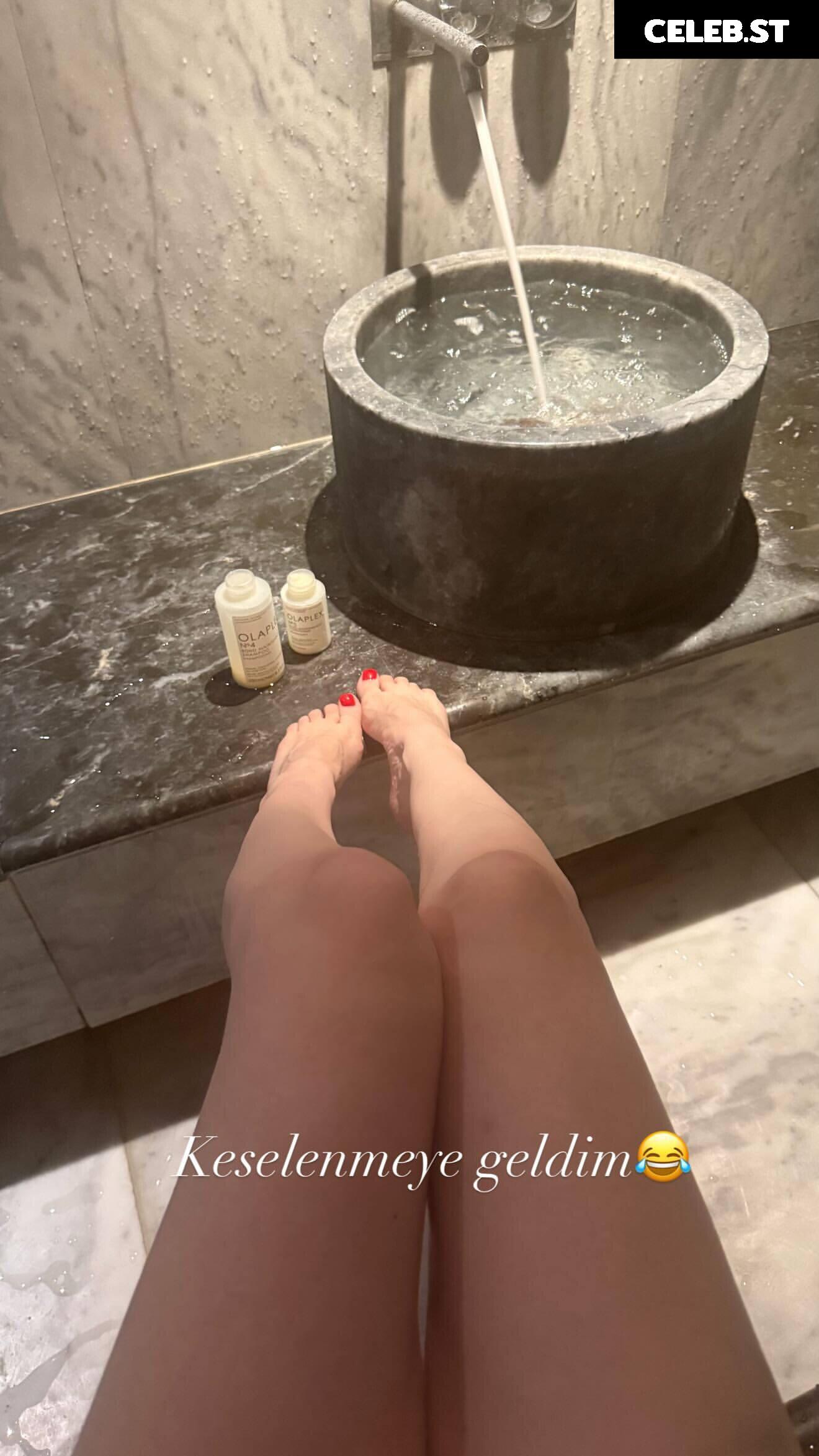 oznur guven / oznurunuzz / oz_nurunuz Image 11498762