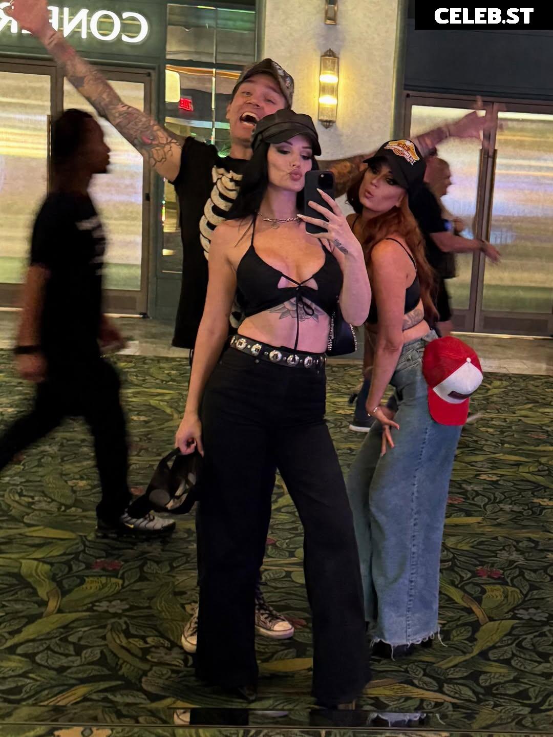 WWE's Paige / Saraya Bevis Image 11494447