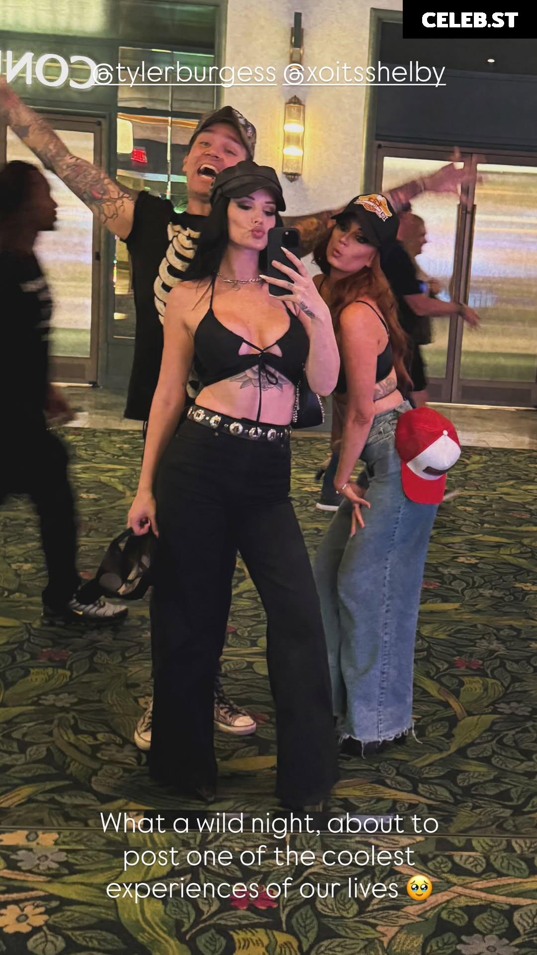 WWE's Paige / Saraya Bevis Image 11494445