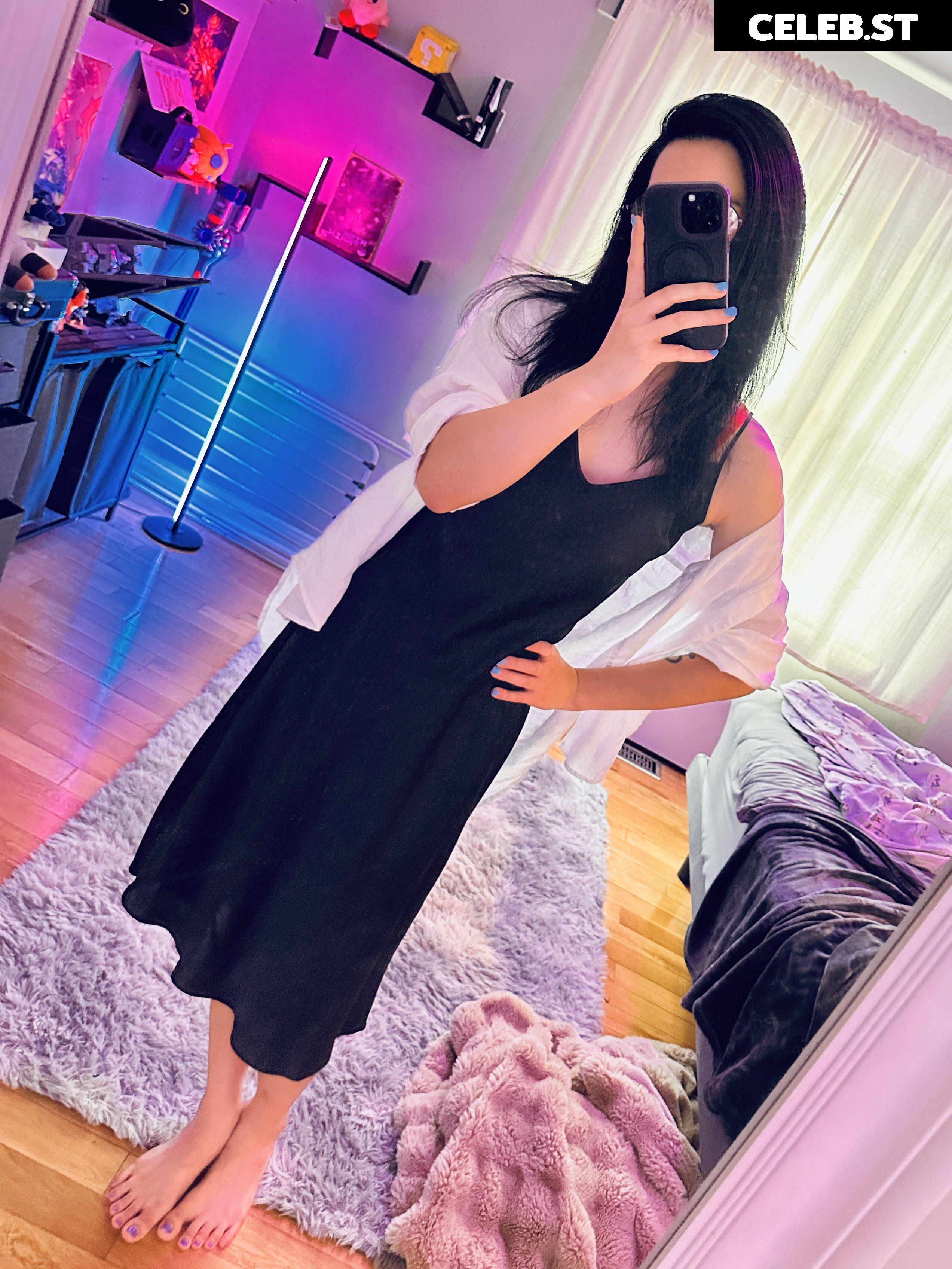 Tara Kaminarito Image 11494055