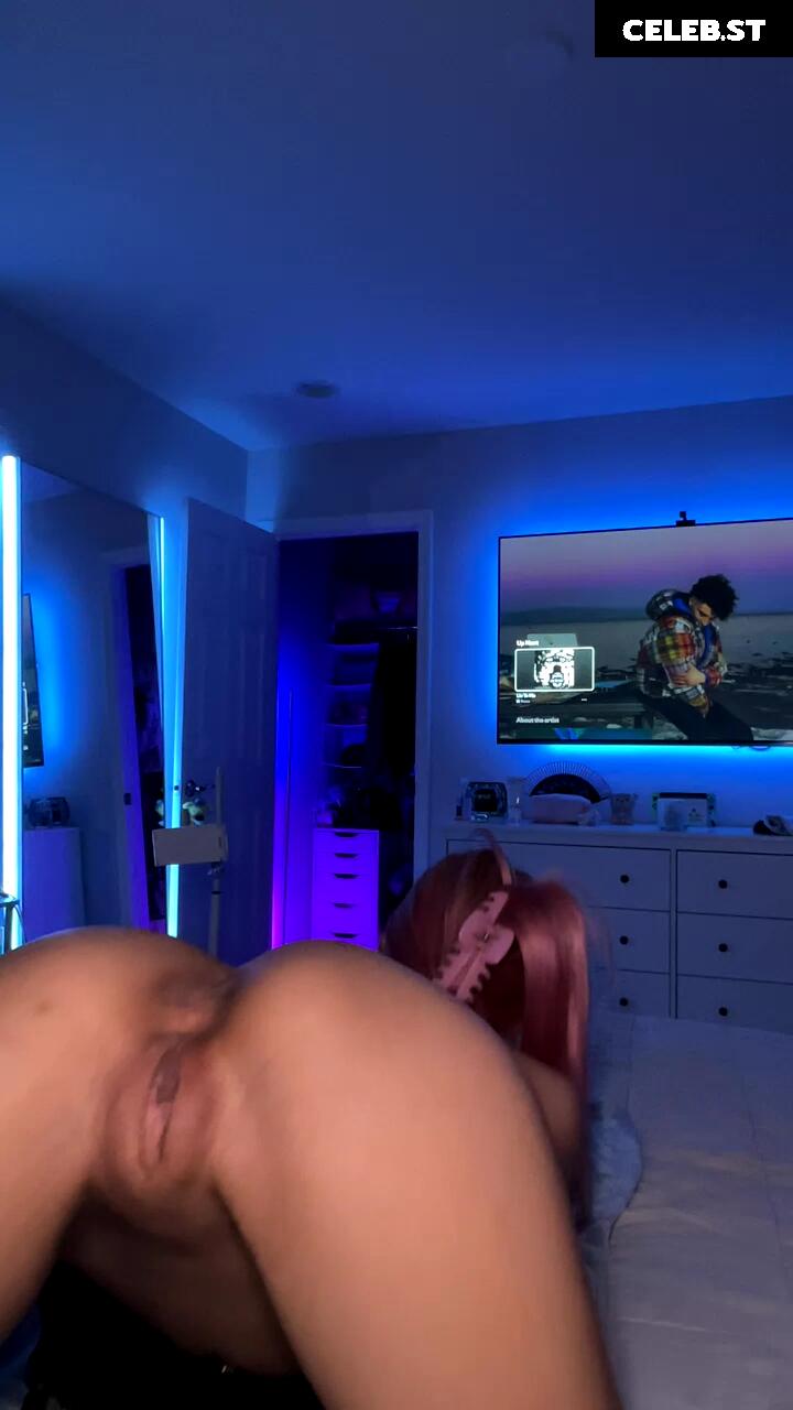 tinyyyk (aka kaylakipp) Image 11497627