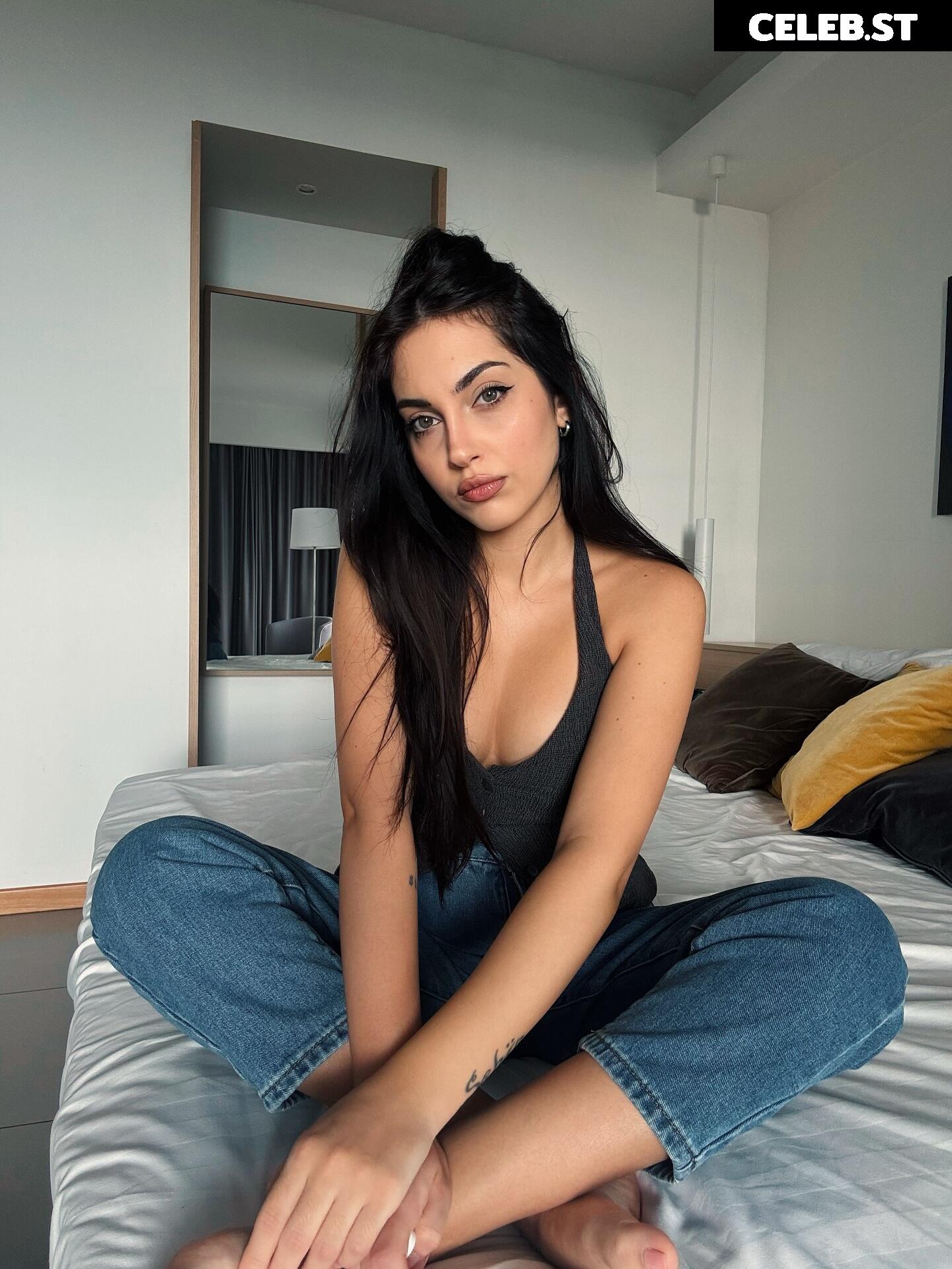 Mona Schon (Italian Streamer) Image 11493749