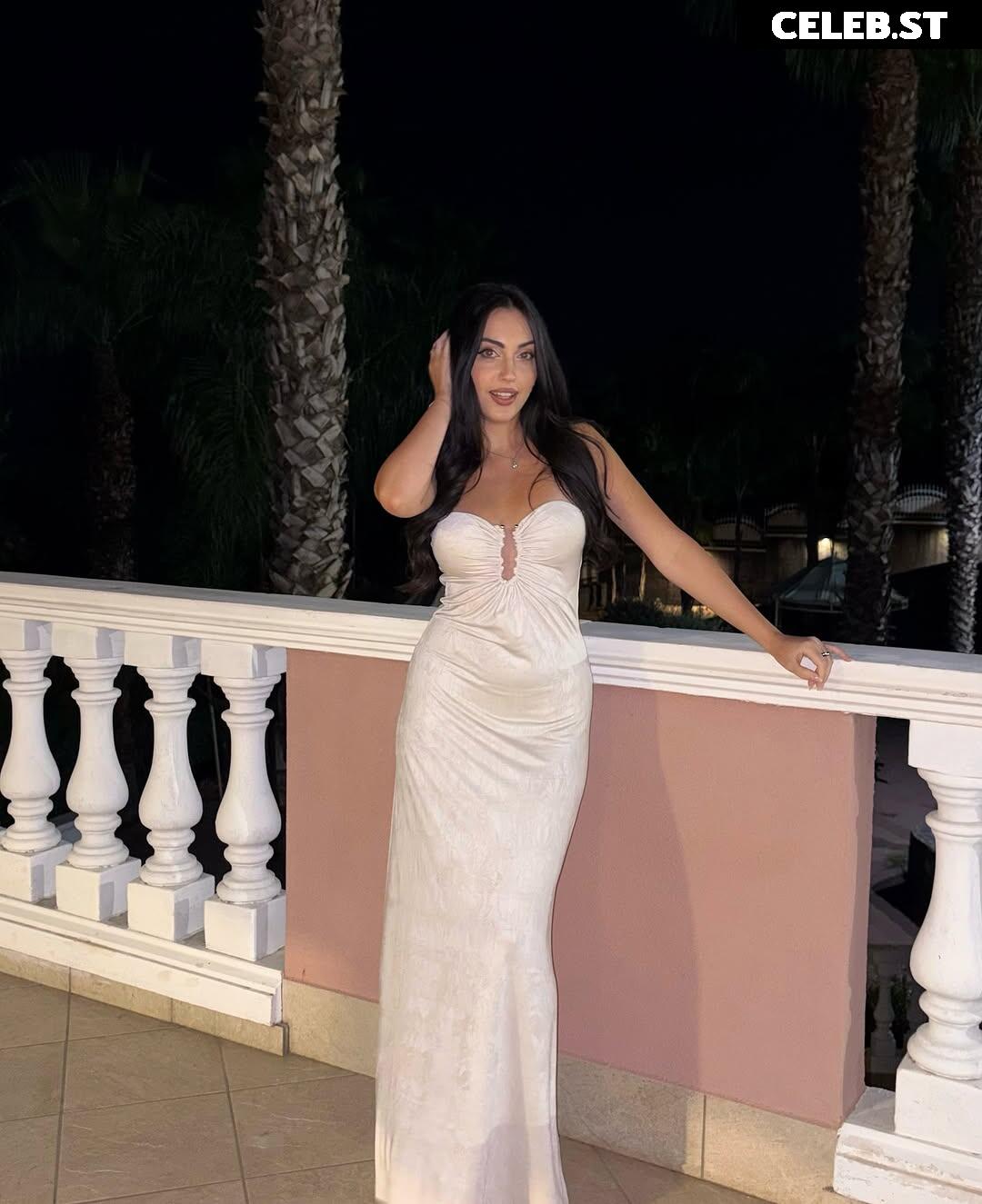 Mona Schon (Italian Streamer) Image 11493748