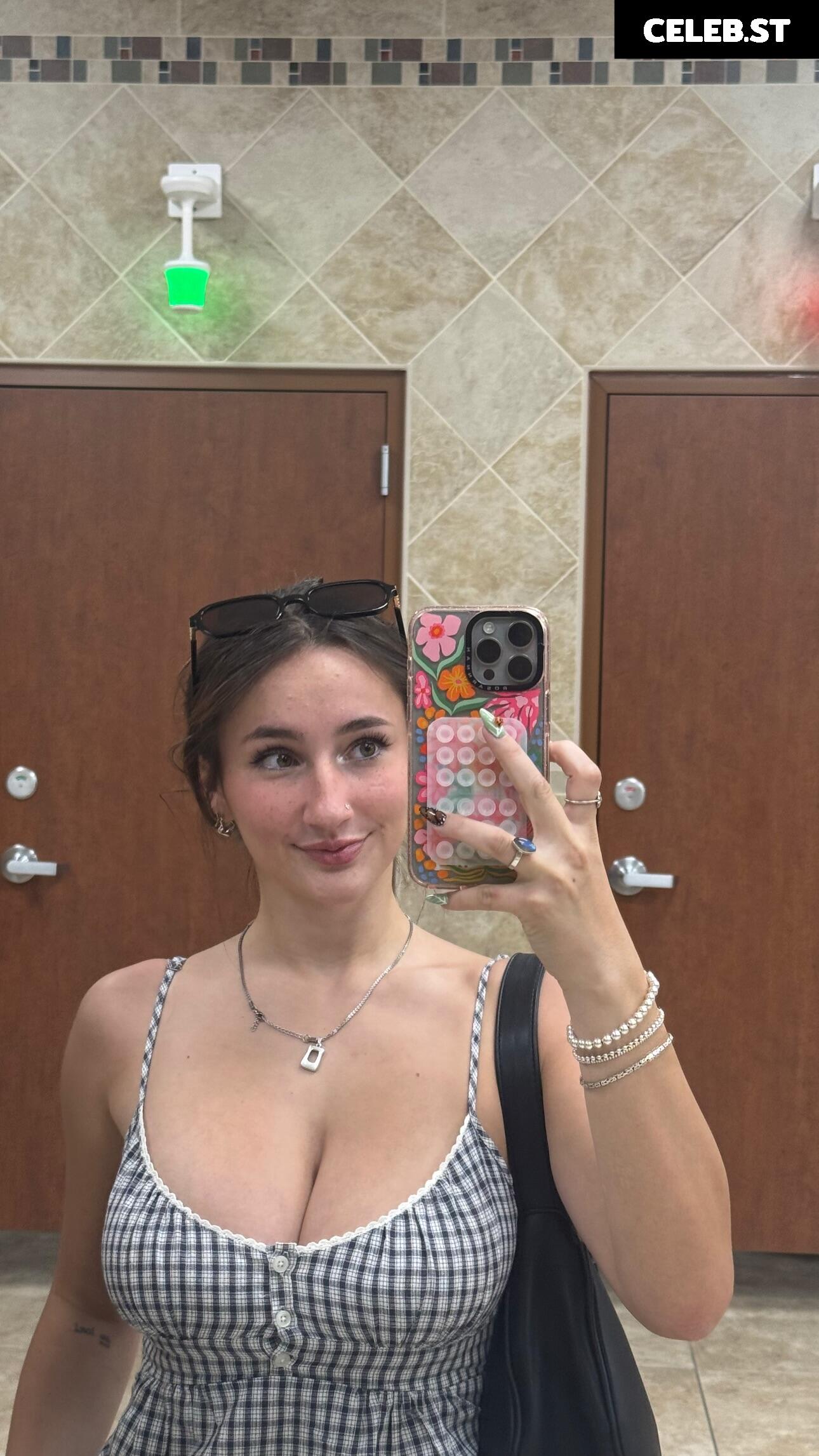 Nnevelpappermann | Devon Shae Image 11357104