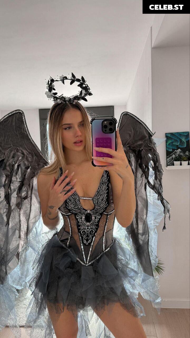 Lia Sikora - @ liasikora Image 11360659