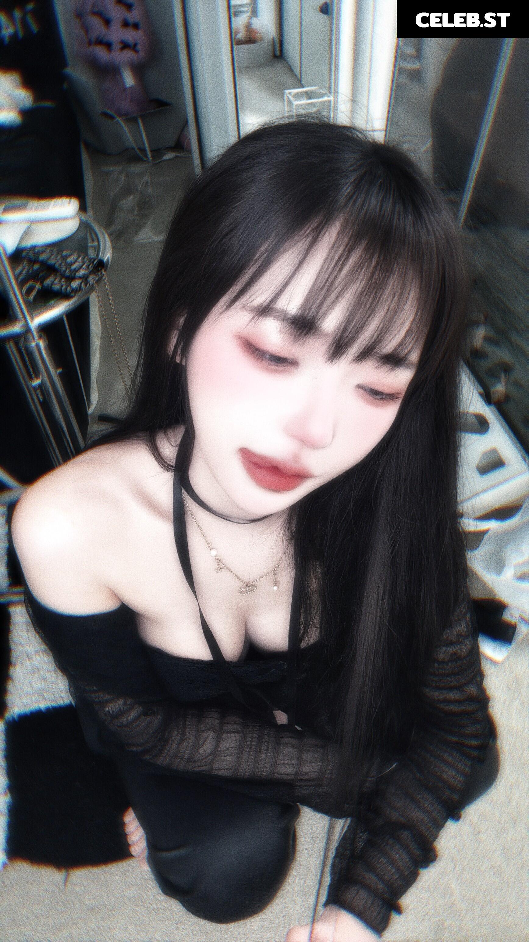 Luvuhiki | luvhiki | iamriri | m_zzi | mo_zzi Image 11378543