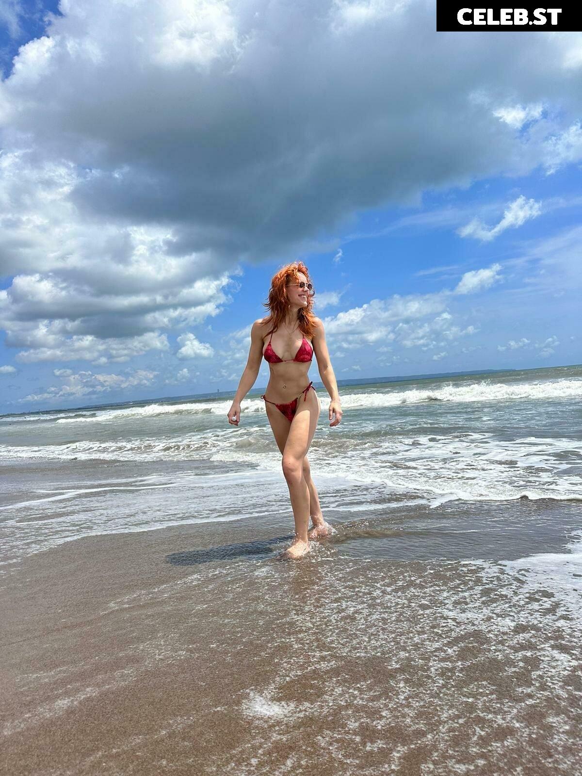Molly Stewart Image 1296123