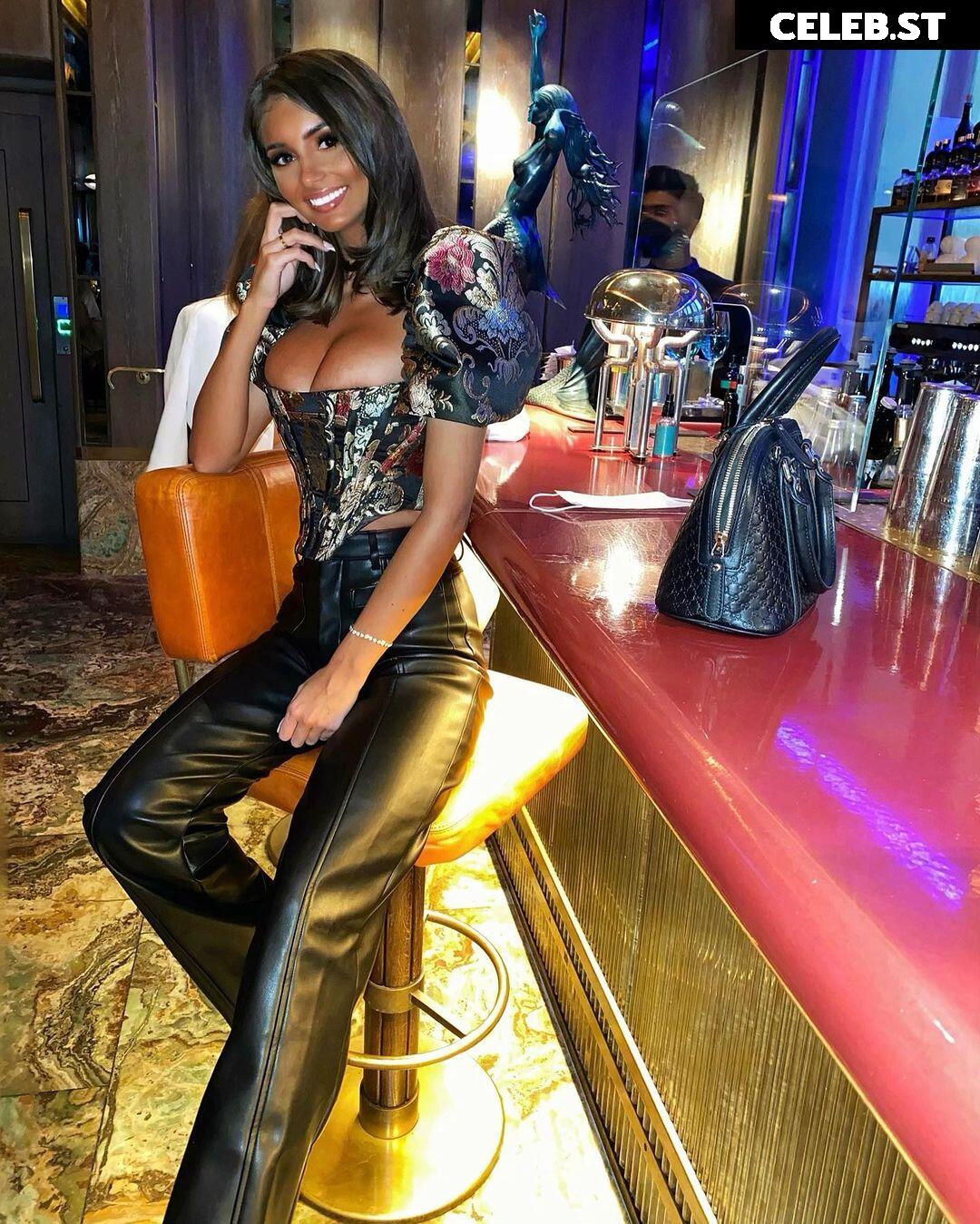 Maddy Cheary / maddycheary Image 12825339