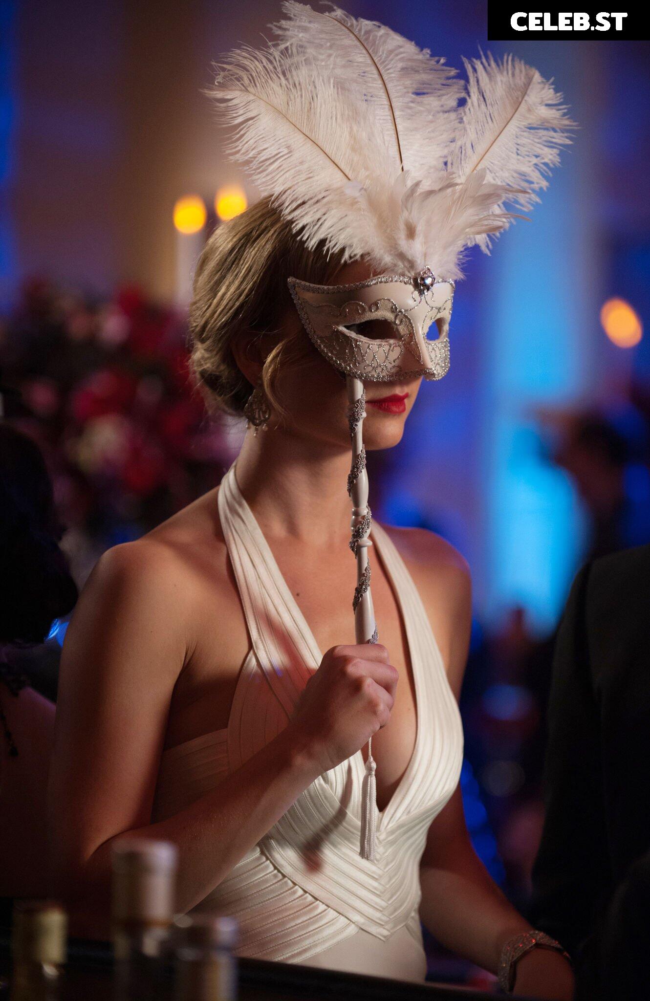 Emily VanCamp Image 12827337