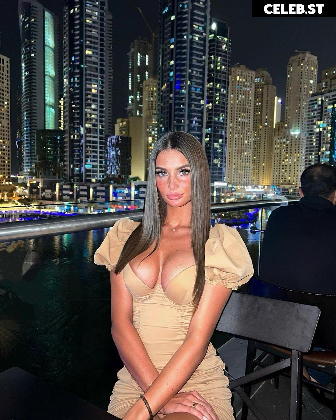 Maddy Cheary / maddycheary Image 12831903