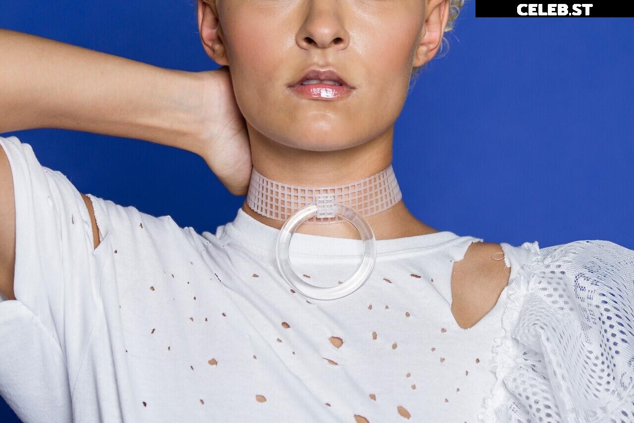 Rava Banks / ravalavabanks Image 12764743