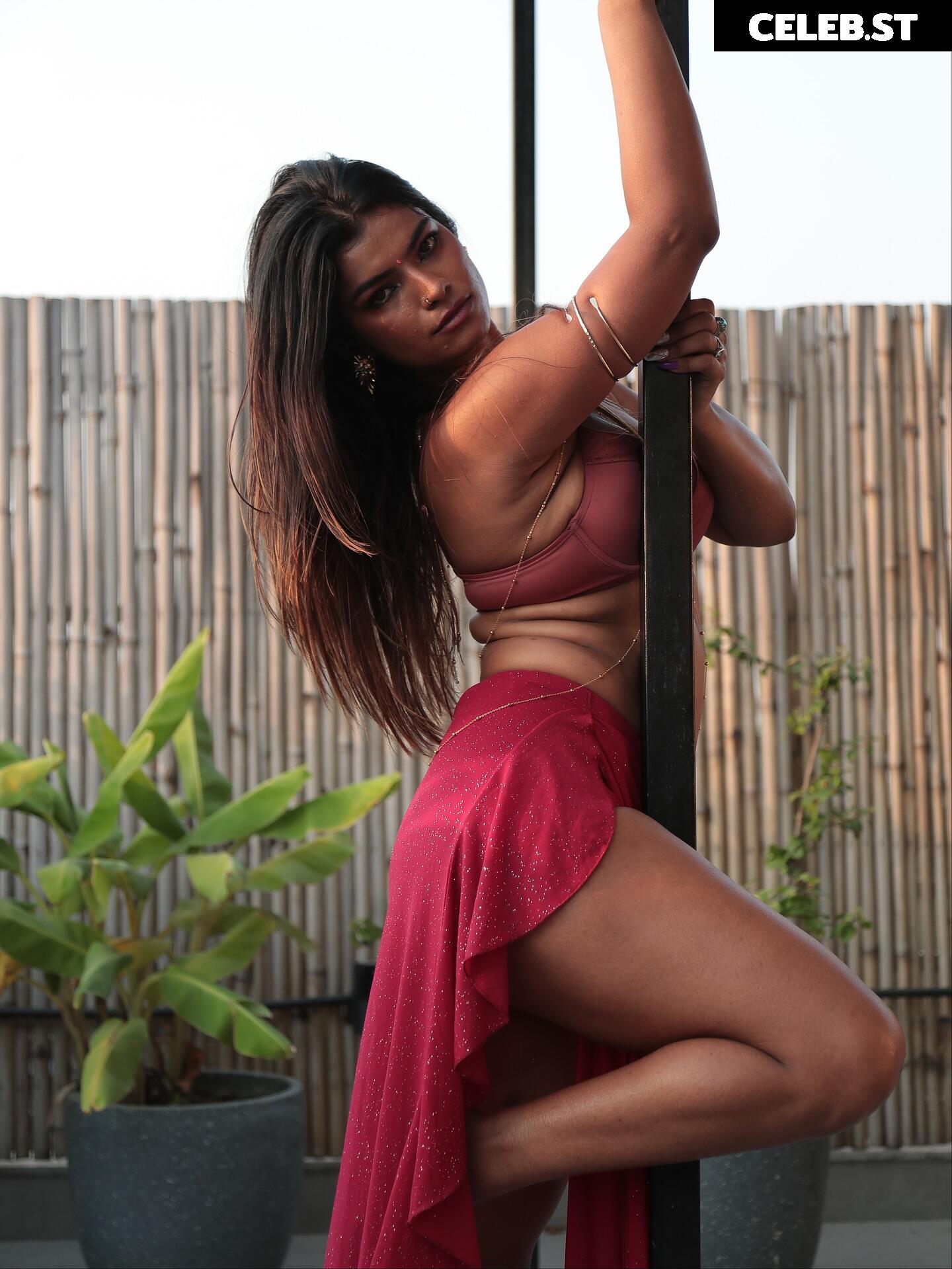 Nidhi Goel / Moodybeasty Image 12762189