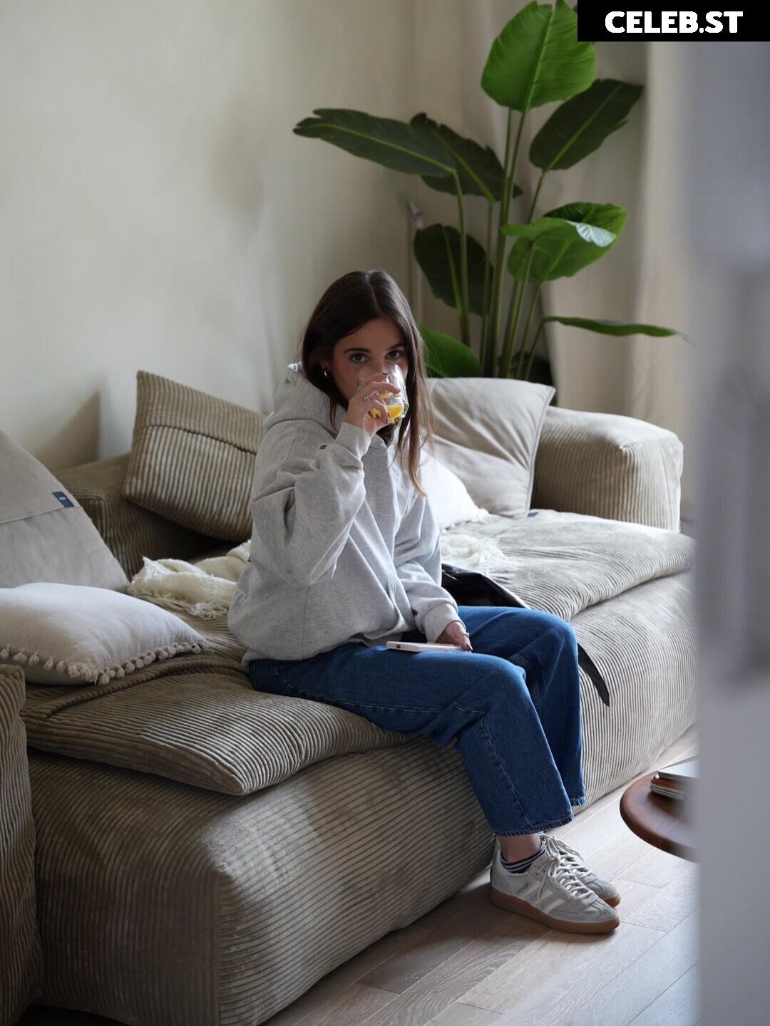 Apo / apollinegrmz / apolline_guer Image 12717032