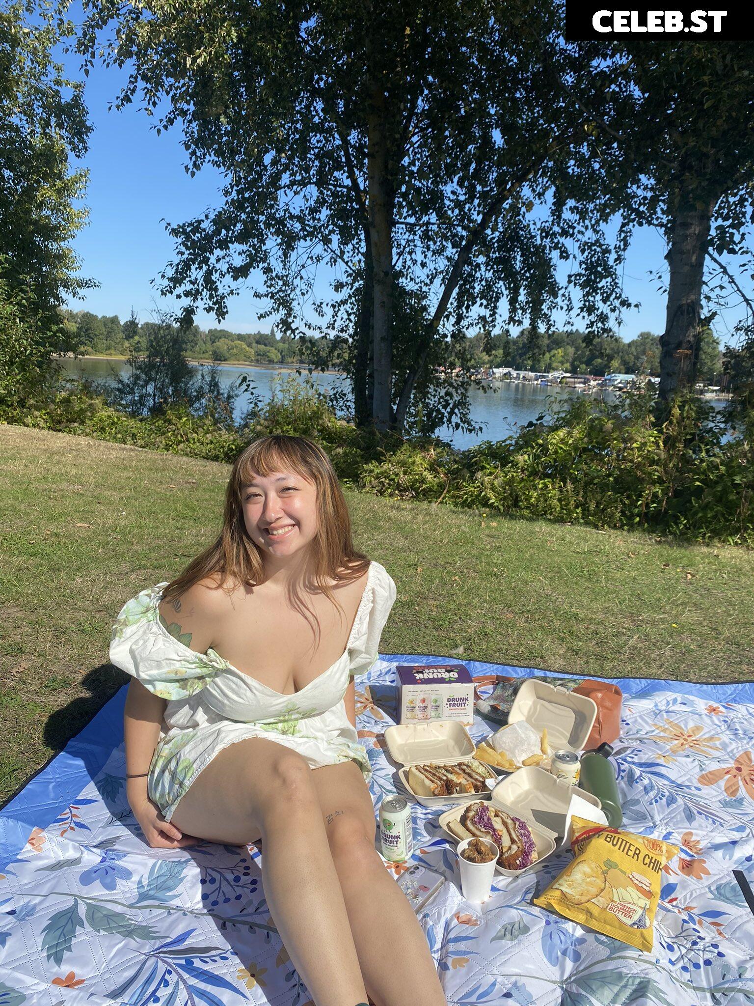 Jeanie / annem_eh / buttforager Image 12719897