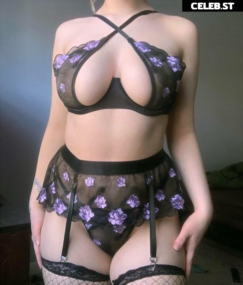 MossyMothBaby / mossymoth / Moth / bunn1eb / bunnieeb / Breannakate / Alexisthere / itsmobabyy / beascoffin Image 12722649