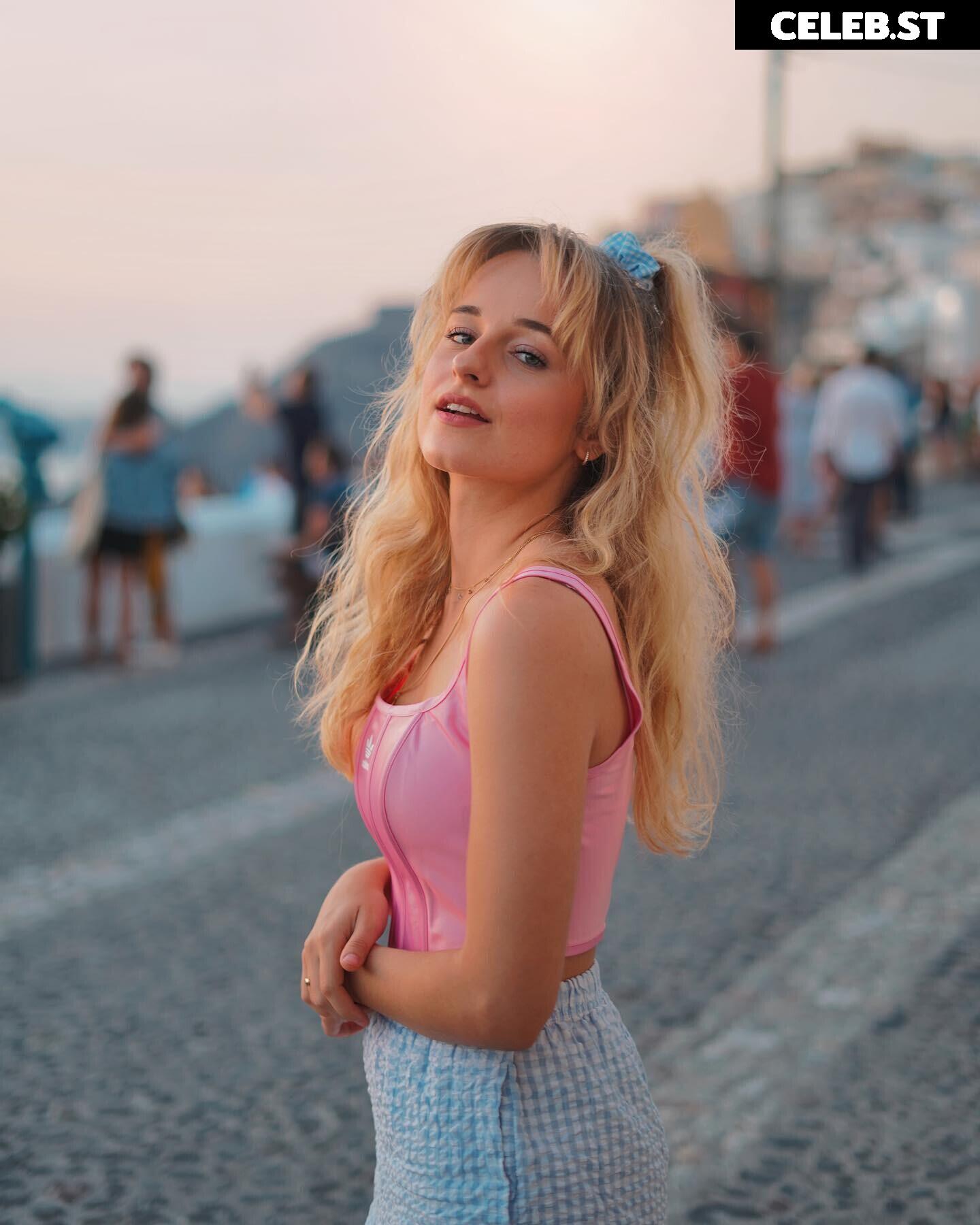 Camille LV / camille_lvqu Image 12789635