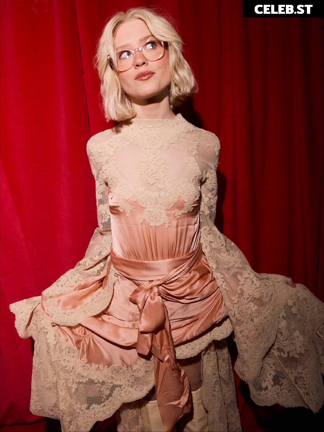 Maisie Peters Image 12664186