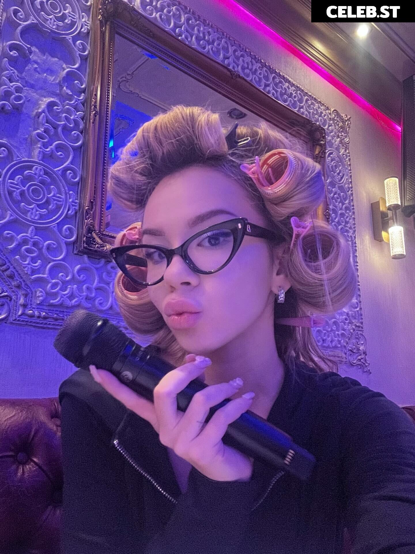 Simona alphamusic Image 12663235